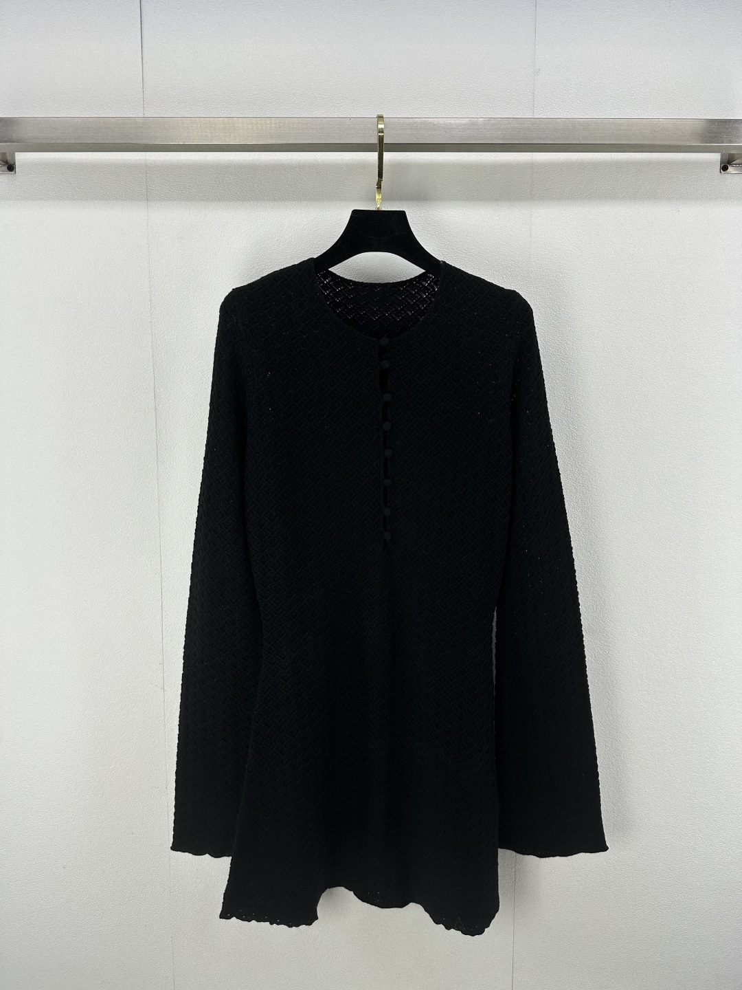 NO:314498,YSL* new details 25 Early spring new knitted round neck long-sleeved skirt, flared cuffs, waist-closing, three-dimensional weaving technology hollow design, yb custom mold opening button embellishment, simple and fashionable and versatile 1 color 3 codes SML,,saint laurent, skirts,alexander wang19860909YSL*上新细节 25 早春新款针织圆领长袖裙 喇叭袖口 收腰显瘦 立体编织工艺镂空设计 yb定制开模纽扣点缀 简约时髦百搭 1色3码SML,,saint laurent,skirts,alexander wang,Women's clothing