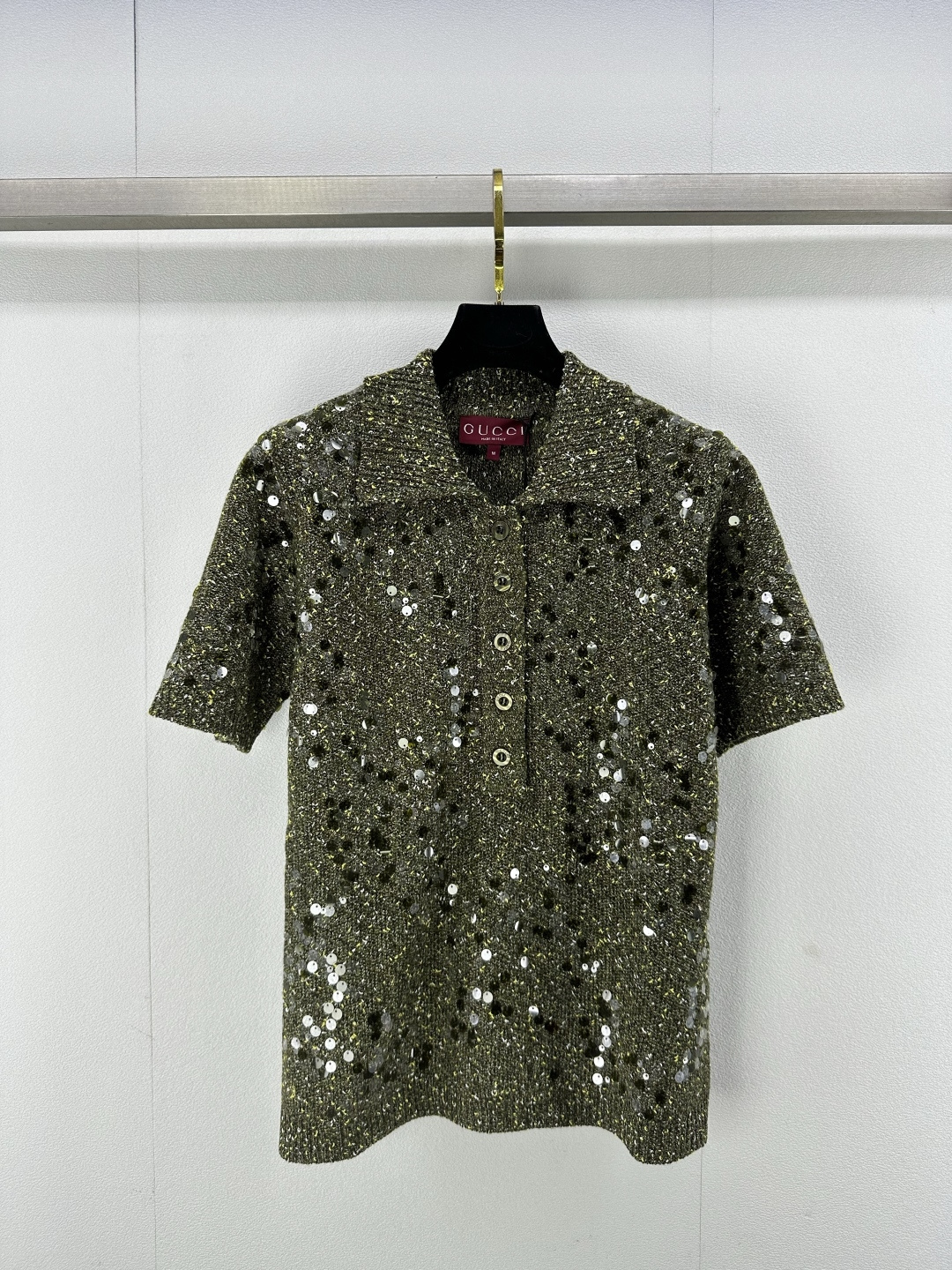 NO:311032,Gucc* new details 25 The official website of the new product synchronizes the heavy retro mohua color!  Tape sequin wool knit polo short-sleeved top!  Quality control is a must!  The fixed dyed green flower gray sequin yarn is a soft and thick feeling!  Imported woven weaving method The short waist-hugging style is high-end, fashionable and versatile!  White, rich and beautiful must have fashionable and high-end products 1 color 3 code SML, gucci, T-shirt, alexander wang19860909Gucc*上新细节 25 新品官网同步重磅复古麻花彩！纱亮片羊毛针织polo短袖上衣！品质控必入！定染绿色花灰亮片纱线,软糯厚实的手感超赞！进口机织编织织法 短款收腰版型高级时髦又百搭！白富美必备时髦高级单品 1色3码SML,,gucci,T-shirt,alexander wang,Women's clothing