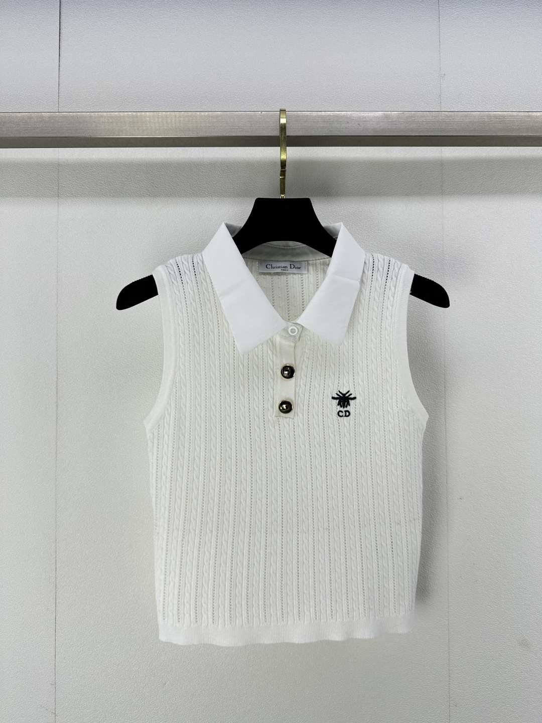 NO:313891,DIO* New details 25 Latest new lapel splicing vest, knitted color-blocking slim fit and short design, positioning bee embroidery, shirt collar adds a girlish look!  2 colors 3 codes SML, dior, alexander wang19860909DIO* 上新细节 25 最新新款翻领拼接背心 针织拼色修身显瘦 小短款设计 定位小蜜蜂刺绣 衬衣领增添造型感少女风！ 2色3码SML,,dior,alexander wang,Women's clothing