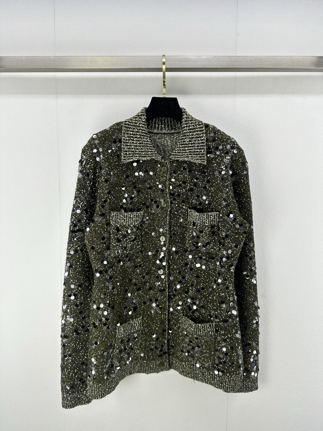 NO:316425,Gucc* new details 25 The official website of the early spring new product synchronizes the heavy retro sequin lapel cardigan. The green sequin yarn is dyed with a soft and thick feel.  Imported woven weaving method is high-end, fashionable and versatile!  White, rich and beautiful must have fashionable and high-end items 2 colors 3 codes SML, gucci, alexander wang19860909Gucc*上新细节 25 早春新品官网同步重磅复古亮片翻领开衫 定染绿色亮片纱线,软糯厚实的手感超赞！进口机织编织织法 高级时髦又百搭！白富美必备时髦高级单品 2色3码SML,,gucci,alexander wang,Women's clothing