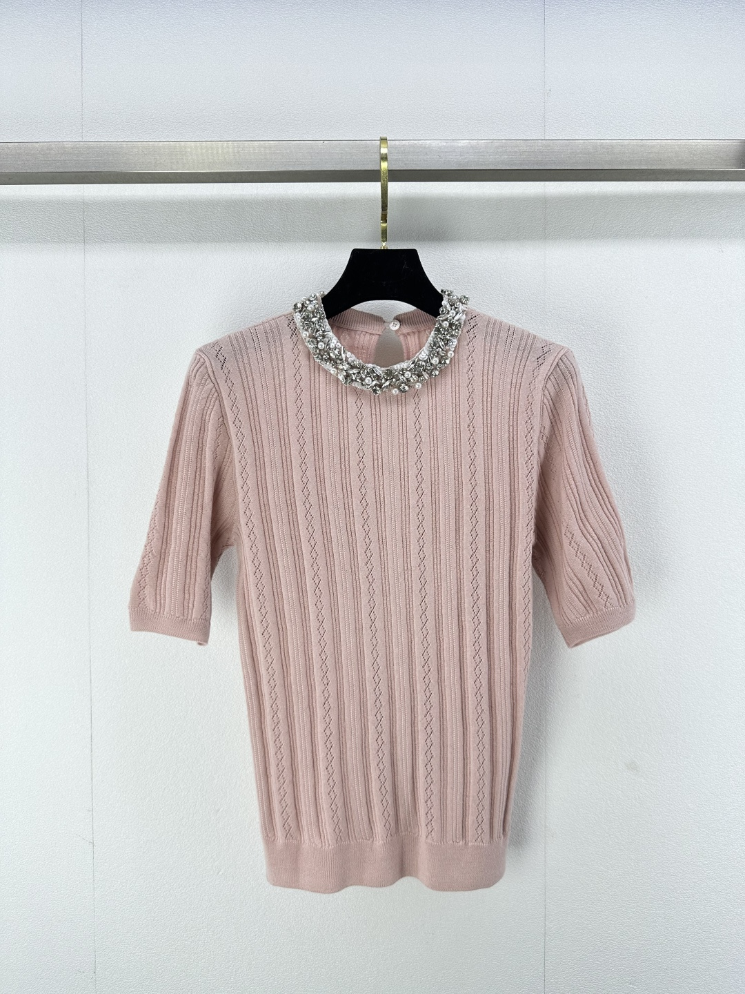 NO:316408,Valentin* new details 25 Early spring new product beaded short sleeves Official website picture 1:1 Hand-sewn rhinestones on the neckline, look, age-reducing sweetness, good upper body effect 1 color 3 code SML, valentino, T-shirt, alexander wang19860909Valentin*上新细节 25 早春新品钉珠短袖 官网图 1:1 领口手工缝制水钻 品相 减龄甜美 上身效果很好 1色3码SML,,valentino,T-shirt,alexander wang,Women's clothing