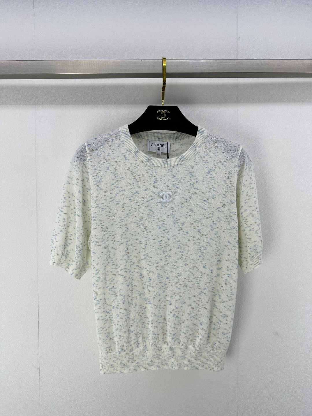 NO:306828,Chane* new details 25 new round neck short sleeves in summer, ultra-thin, breathable and comfortable yarn, white double Clogo eye-catching, fresh color matching!  1 color 3 code SML, chanel, T-shirt, alexander wang19860909Chane*上新细节 25 夏季新款圆领短袖 麻纱超薄透气舒适 白色双Clogo吸睛 清新的配色！ 1色3码SML,,chanel,T-shirt,alexander wang,Women's clothing