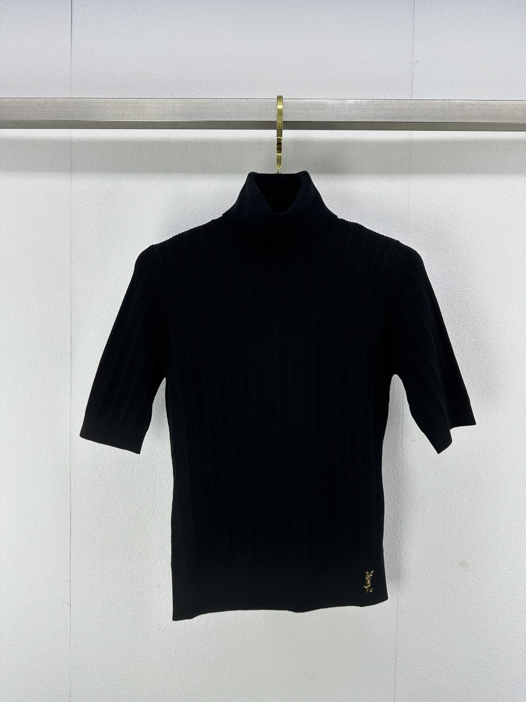 NO:306838,Ysl* new details 25 Early spring new knitted turtleneck short sleeves Hem metal logo contrast decoration Simple and fashionable daily exquisite and versatile upper body slim and slim 1 color 3 size SML, saint laurent, T-shirt, alexander wang19860909Ysl*上新细节 25 早春新款针织高领短袖 下摆金属logo撞色装饰 简约时髦日常精致百搭 上身修身显瘦 1色3码SML,,saint laurent,T-shirt,alexander wang,Women's clothing