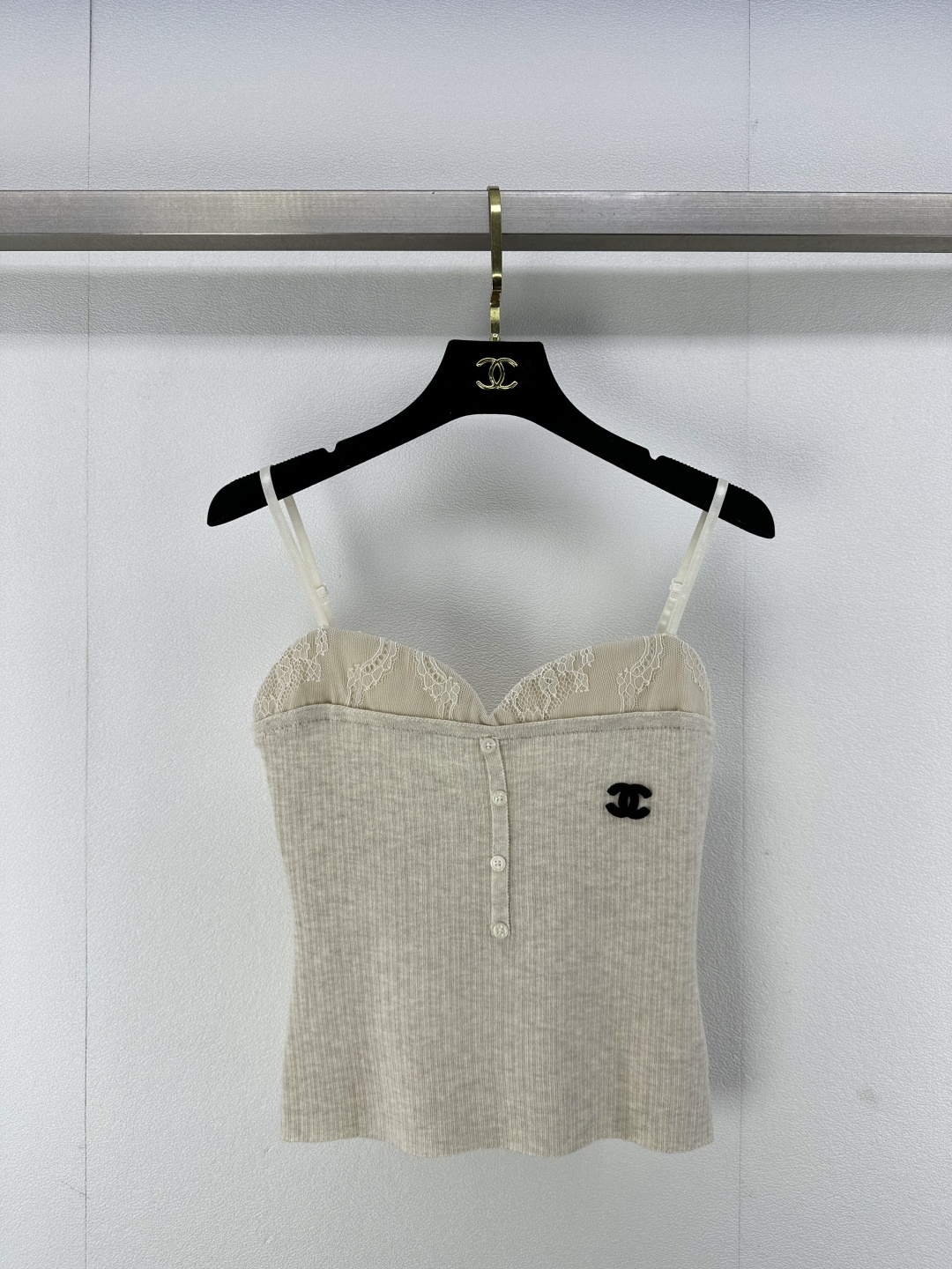 NO:306845,Chane* new details 25 Summer new suspender vest Adjustable shoulder straps casually wear l Elastic style super inclusive, contrasting color style full of fashionableness and beauty comfort ~ versatile and not picky 3 colors 3 size SML, chanel, alexander wang19860909Chane*上新细节 25 夏季新款吊带背心 可调节肩带 随性穿搭 l 弹力款包容性超强 撞色系时髦度和美感舒适度十足～百搭不挑人 3色3码SML,,chanel,alexander wang,Women's clothing