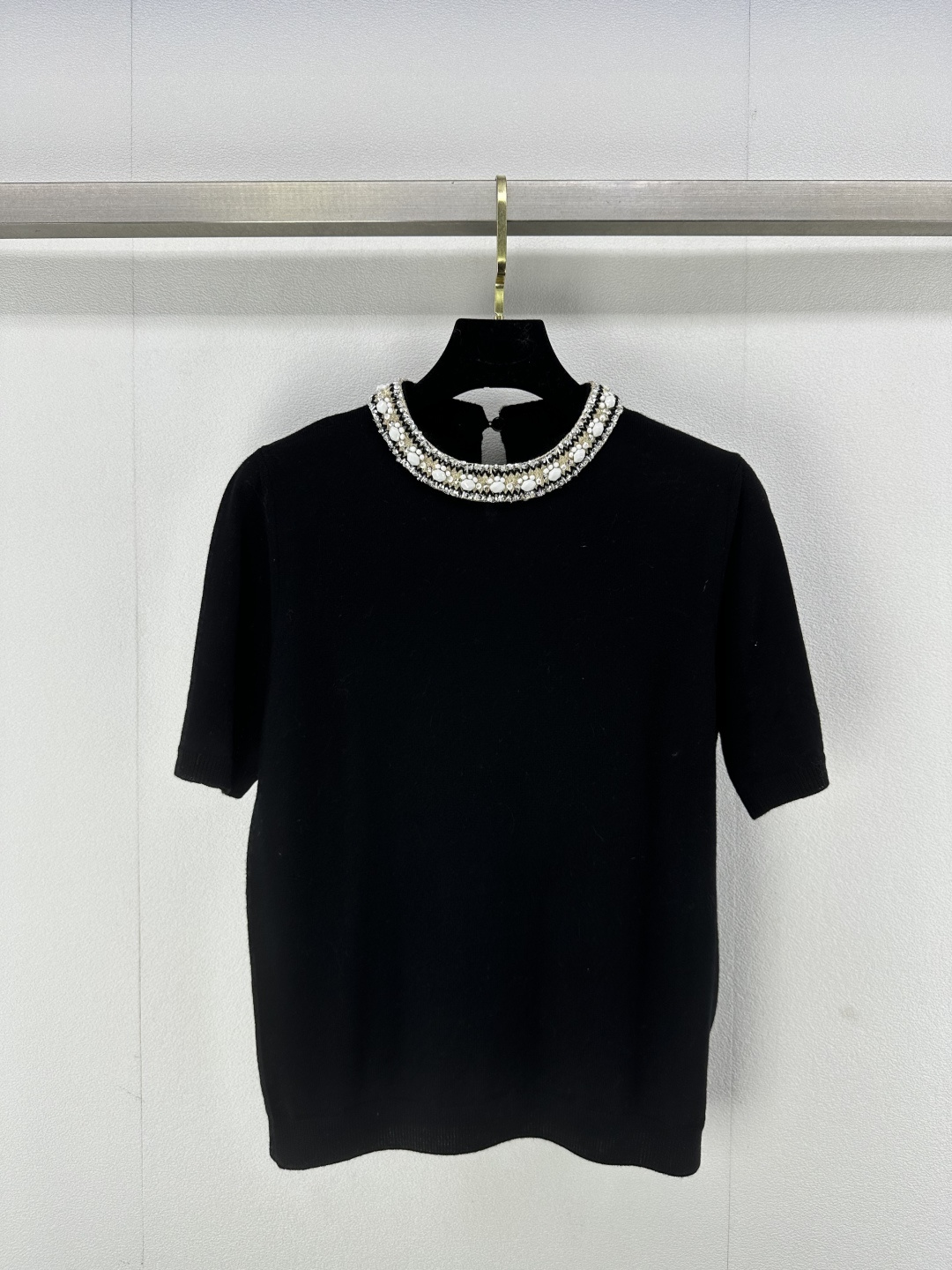 NO:306857,Valentin* new details 25 Early spring new product beaded short sleeves Official website picture 1:1 Hand-sewn rhinestones on the neckline, quality, age-reducing temperament, good upper body effect 1 color 3 codes SML, valentino, T-shirt, alexander wang19860909Valentin*上新细节 25 早春新品钉珠短袖 官网图 1:1 领口手工缝制水钻 品相 减龄气质 上身效果很好 1色3码SML,,valentino,T-shirt,alexander wang,Women's clothing
