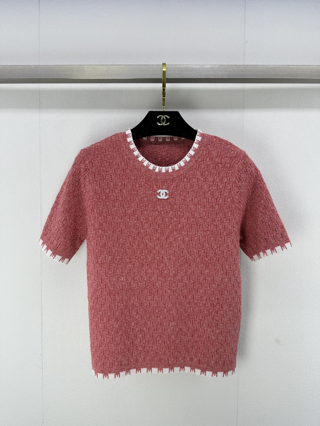 NO:307378,Chane* new details 25 Early spring new knitted round neck short sleeves Leader hem contrasting color edging design Classic double C letter logo embellishment Simple and fashionable generous and versatile 2 colors 3 codes SML, chanel, T-shirt, alexander wang19860909Chane*上新细节 25 早春新款针织圆领短袖 领袖口下摆撞色包边设计 经典双c字母logo点缀 简约时髦大方百搭 2色3码SML,,chanel,T-shirt,alexander wang,Women's clothing