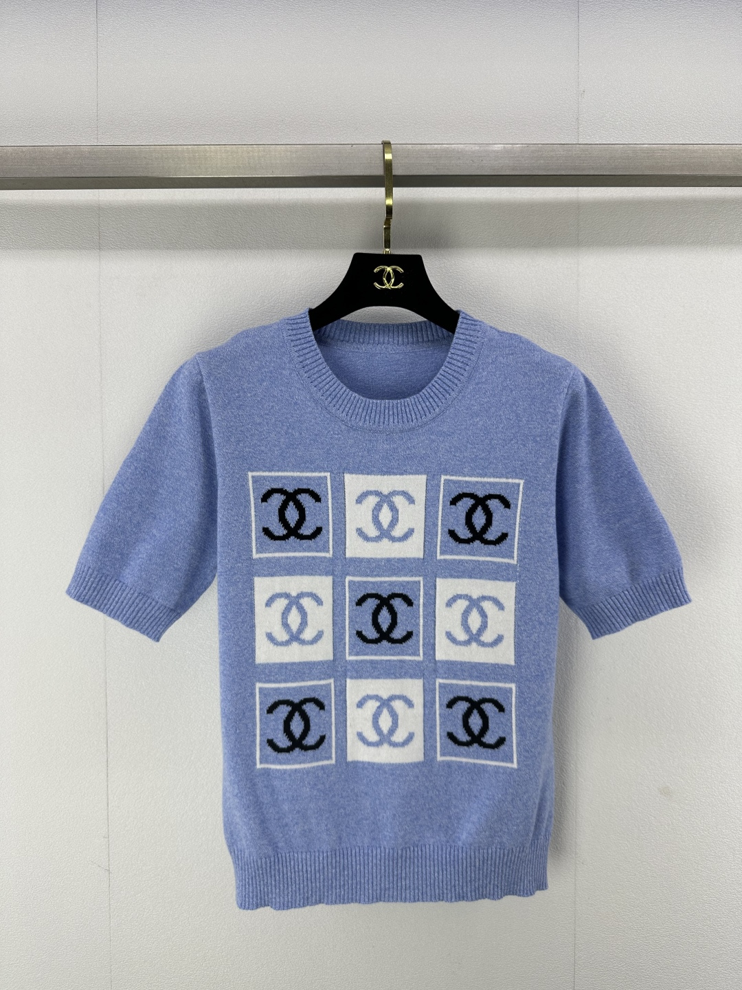 NO:307367,Chane* new details 25 Early spring new knitted round neck short sleeves Nine-grid contrasting color classic double C letter logo jacquard decoration Simple and fashionable daily versatile 2 colors 3 codes SML, chanel, T-shirt, alexander wang19860909Chane*上新细节 25 早春新款针织圆领短袖 九宫格撞色经典双c字母logo提花装饰 简约时髦日常百搭 2色3码SML,,chanel,T-shirt,alexander wang,Women's clothing