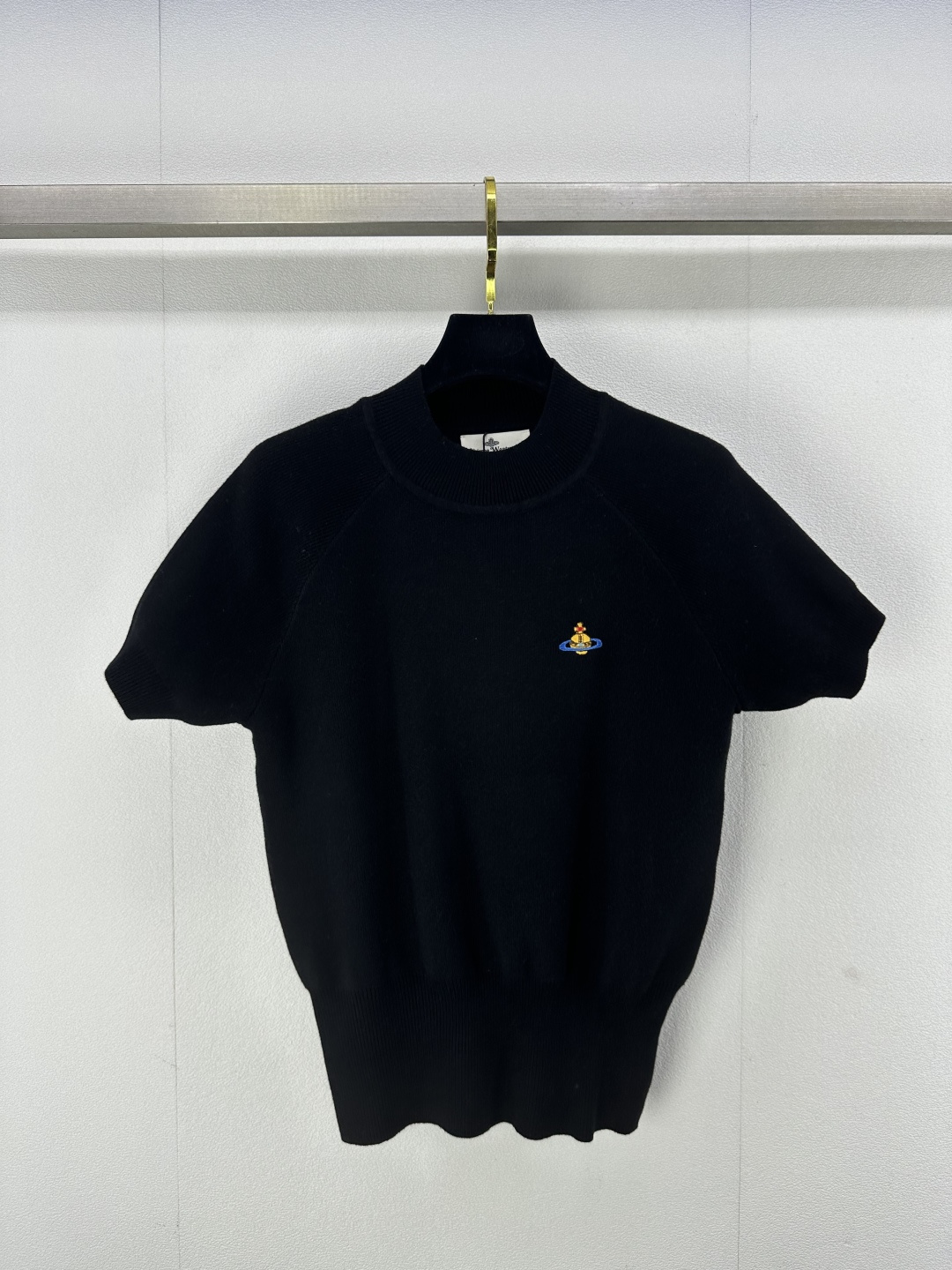 NO:307862,vivienne westwoo Queen Mother* New details 25 New product age-reducing college turmoil Saturn knitted short sleeves!  Jacquard Saturn graphics, age-reducing girlish temperament versatile!  The classic style is greatly reduced in weight!  Soft and comfortable fabric, elastic, large inclusive, 2 colors, 3 codes, SML, T-shirt, alexander wang19860909vivienne westwoo西太后*上新细节 25 新品减龄学院风土星针织短袖！提花土星图形 减龄少女气质百搭！经典版型巨减瘦！面料柔软舒适 有弹力 包容性大 2色3码SML,,T-shirt,alexander wang,Women's clothing