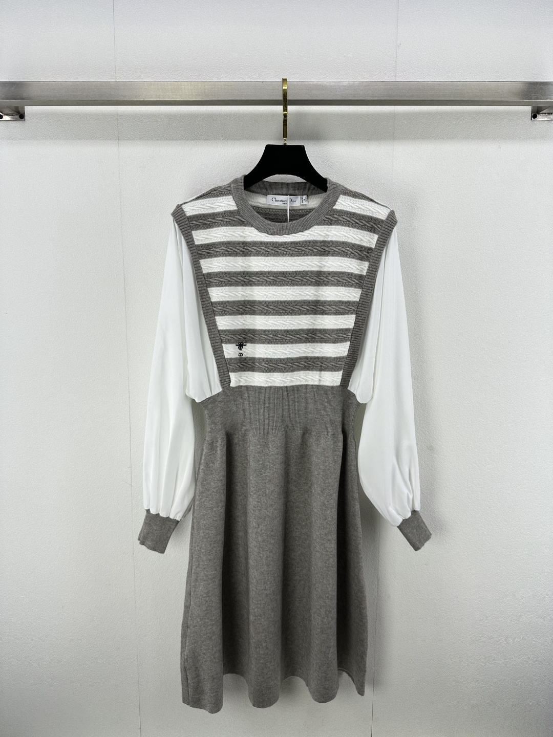 NO:308980,Dio* New details 25 Spring and summer new round neck spliced ​​long-sleeved skirt, knitted striped color-blocking slim fit and slim, soft and comfortable fabric, cuff shirt design, waist-tightening to add a girlish look!  2 color 3 code SML, dior, skirts, alexander wang19860909Dio* 上新细节 25 春夏新款圆领拼接长袖裙 针织条纹拼色修身显瘦 面料软糯舒适 袖口衬衣设计 收腰增添造型感少女风！ 2色3码SML,,dior,skirts,alexander wang,Women's clothing