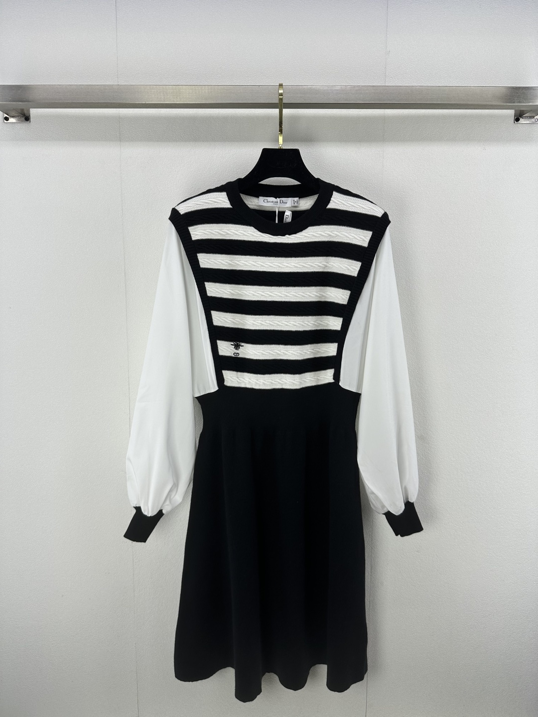 NO:308957,Dio* New details 25 Spring and summer new round neck spliced ​​long-sleeved skirt, knitted striped color-blocking slim fit and slim, soft and comfortable fabric, cuff shirt design, waist-tightening to add a girlish look!  2 color 3 code SML, dior, skirts, alexander wang19860909Dio* 上新细节 25 春夏新款圆领拼接长袖裙 针织条纹拼色修身显瘦 面料软糯舒适 袖口衬衣设计 收腰增添造型感少女风！ 2色3码SML,,dior,skirts,alexander wang,Women's clothing