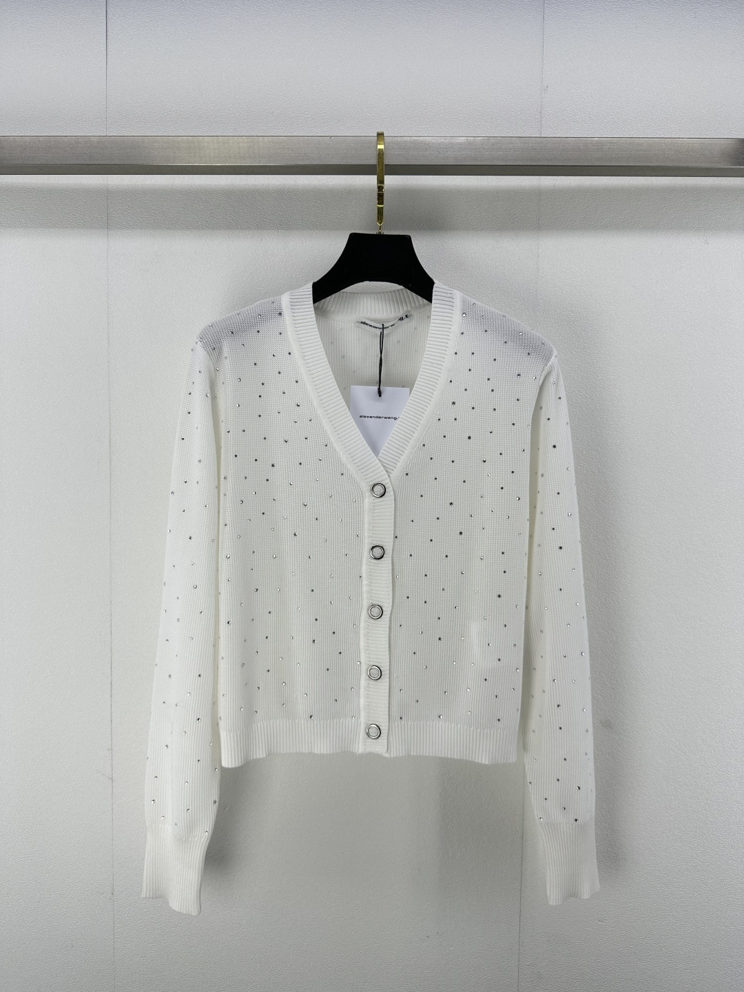 NO:309511,Alexanderwan* new details 25 Spring and summer hot diamond series knitted v-neck cardigan long sleeves fabric comfortable and skin-friendly The hot diamond design is energetic and fashionable, it is not picky about people 2 colors and 3 sizes SML, alexander wang19860909Alexanderwan*上新细节 25 春夏烫钻系列针织v领开衫长袖 面料舒适亲肤 烫钻设计活力又时髦 白搭不挑人 2色3码SML,,alexander wang,Women's clothing