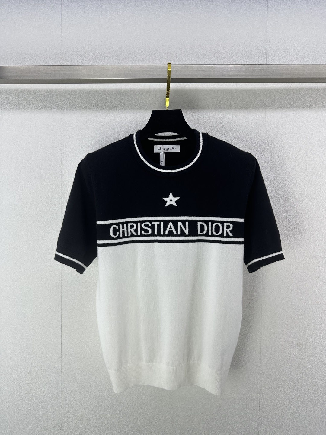 NO:309520,Dio* new details 25 spring and summer new round neck contrasting color short sleeves Five-pointed star contrasting color versatile style for daily commuting and traveling soft and comfortable skin-friendly 2 colors 3 codes SML, dior, T-shirt, alexander wang19860909Dio*上新细节 25 春夏新款圆领撞色短袖 五角星撞色 日常通勤出行百搭款 柔软舒适亲肤 2色3码SML,,dior,T-shirt,alexander wang,Women's clothing
