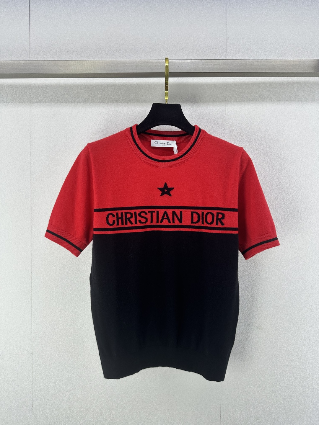 NO:309526,Dio* new details 25 spring and summer new round neck contrasting color short sleeves Five-pointed star contrasting color versatile style for daily commuting and traveling soft and comfortable skin-friendly 2 colors 3 codes SML, dior, T-shirt, alexander wang19860909Dio*上新细节 25 春夏新款圆领撞色短袖 五角星撞色 日常通勤出行百搭款 柔软舒适亲肤 2色3码SML,,dior,T-shirt,alexander wang,Women's clothing