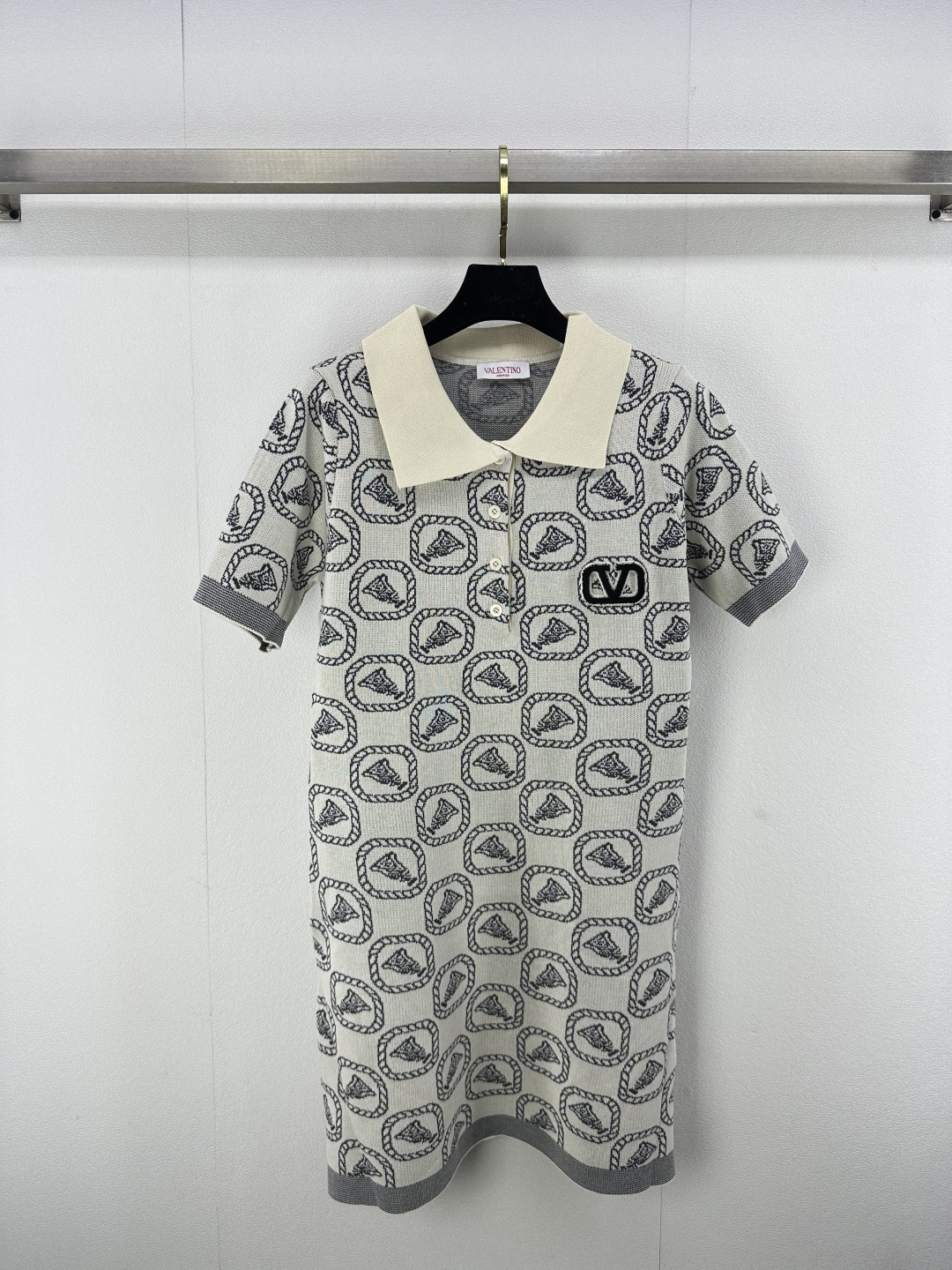 NO:308934,Valentin* new details 25 spring and summer new knitted short-sleeved skirt old-fashioned jacquard decoration logo embellishment high-end fashionable brand daily commuting versatile 1 color 3 size SML, valentino, skirts, T-shirt, alexander wang19860909Valentin*上新细节 25 春夏新款针织短袖裙 老花提花装饰 logo点缀 高级时髦大牌日常通勤百搭 1色3码SML,,valentino,skirts,T-shirt,alexander wang,Women's clothing