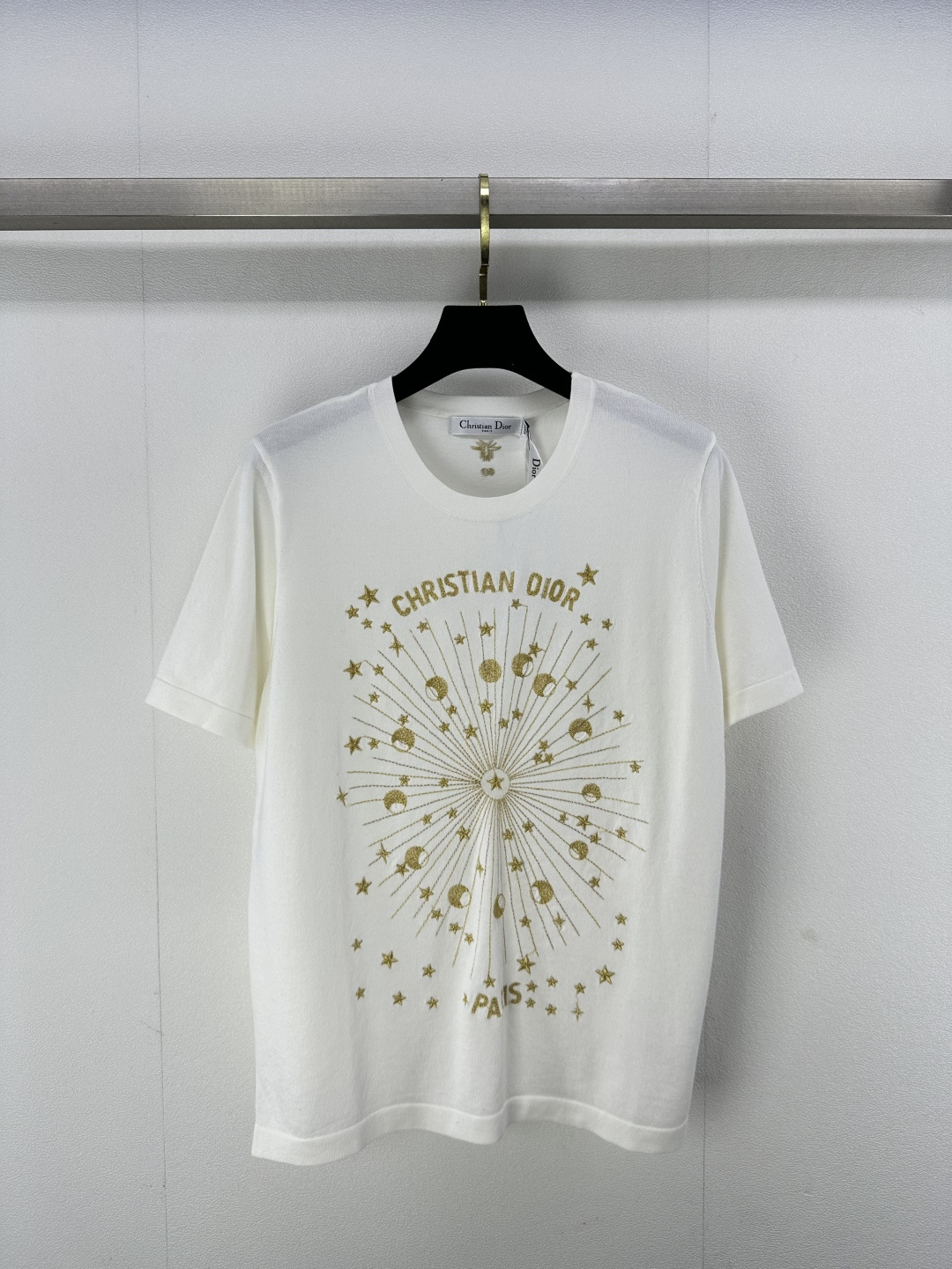 NO:310012,Dio *New details 25 Spring and summer latest gold silk star-full short sleeves. The chest is decorated with gold silk star-full logo. The body is decorated with the regular shoulder style. The regular style is versatile and not picky!  1 color 3 code SML, dior, T-shirt, alexander wang19860909Dio *上新细节 25 春夏最新金丝满天星短袖 胸前以满天星金丝徽标 星星装饰 装点于衣身 正肩款常规版型百搭不挑人！ 1色3码SML,,dior,T-shirt,alexander wang,Women's clothing