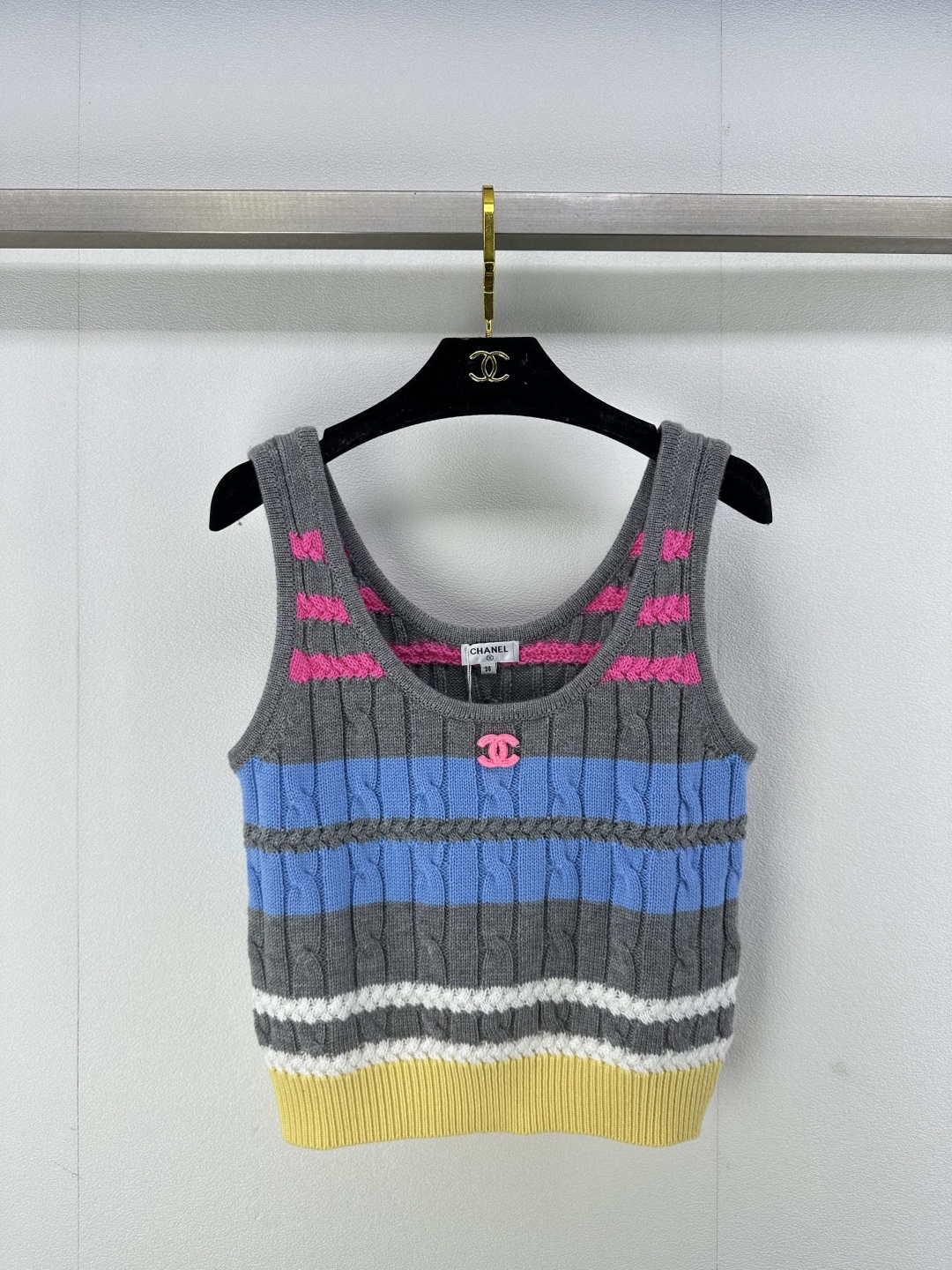 NO:311039,Chane* New details 25 Spring and summer new striped vest Fresh color matching striped contrast Super white tone Big temperament on the upper body!  A rich and beautiful woman must come in!  2 colors 3 codes SML, chanel, alexander wang19860909Chane* 上新细节 25 春夏新款条纹背心 清新配色条纹撞色 超级显白的色调 上身巨气质！白富美必入！ 2色3码SML,,chanel,alexander wang,Women's clothing