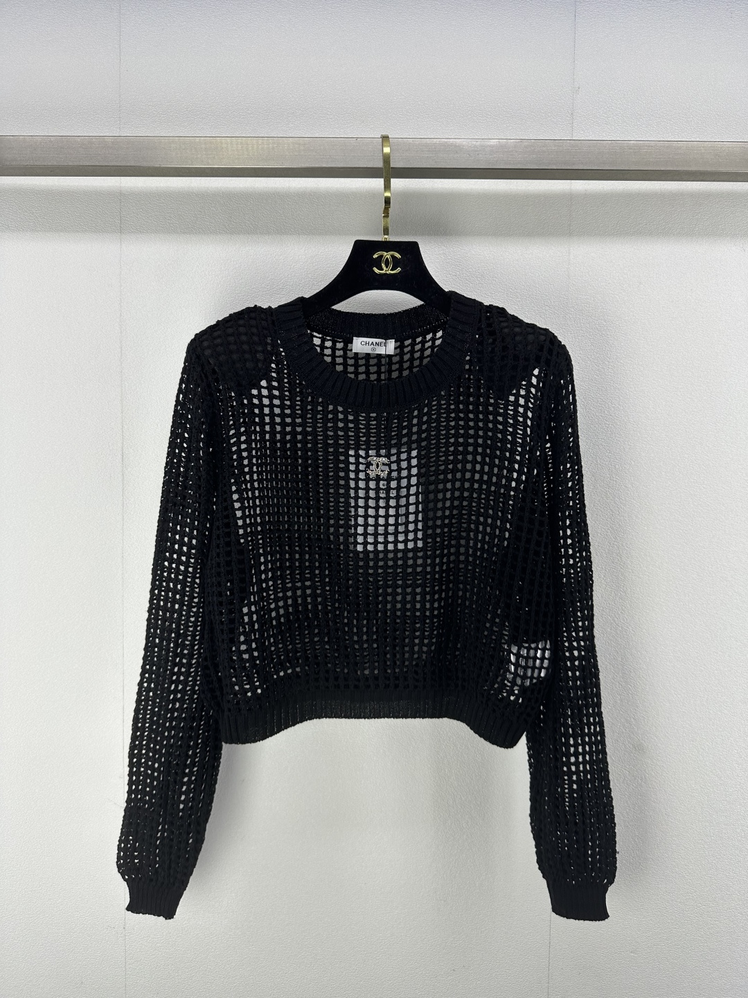 NO:310006,Chane* new details 25 Spring and summer new products hollow sunscreen long sleeve positioning logo, fashionable concave shape kills two birds with one stone, full of beauty, 1 color 3 code SML, chanel, alexander wang19860909Chane*上新细节 25 春夏新品镂空防晒长袖 定位logo 时髦凹造型一举两得 美感十足 1色3码SML,,chanel,alexander wang,Women's clothing