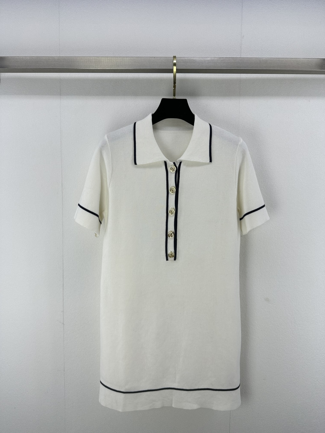 NO:310489,Gucc* new details 25 Spring new product knitted lapel short-sleeved dress Customized YB imported knitted material Soft and comfortable Stylish temperament celebrity dress Lapel design Customized logo buttons Show high-end feel essential for date commuting 1 color 3 size SML, gucci, skirts, T-shirt, alexander wang19860909Gucc*上新细节 25 春季新品针织翻领短袖连衣裙 定制YB进口针织材质 柔软舒适 垂度有型 气质名媛连衣裙 翻领设计 定制logo纽扣 尽显高级感 约会通勤必备穿搭 1色3码SML,,gucci,skirts,T-shirt,alexander wang,Women's clothing