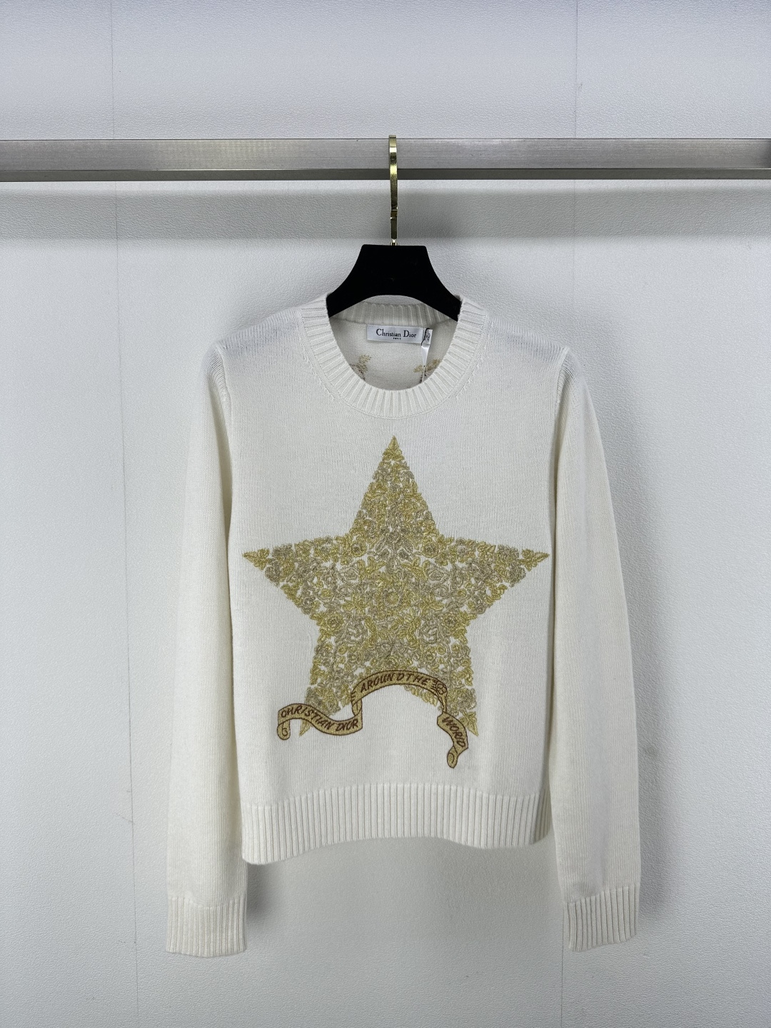 NO:311009,New details on Dio* 25 Spring new product Vessel Yiru floral elements five-pointed star pattern embroidered long-sleeved sweater!  Heavy Industry Positioning Embroidery Craft Flower Series is super beautiful. White, rich and beautiful must be included!  Luxury high-end items, classic versatile style, elegant and age-reducing girlish style. They look good with gauze skirt and jeans. 1 color, 3 size SML, dior, skirts, jeans, sweaters, alexander wang19860909Dio*上新细节 25 春季新品vessel伊茹伊花卉元素五角星图案刺绣长袖毛衣！重工定位刺绣工艺花系列超美.白富美必入！奢华高级单品,经典百搭版型气质优雅减龄少女风.搭配纱裙牛仔裤都好看 1色3码SML,,dior,skirts,jeans,sweaters,alexander wang,Women's clothing