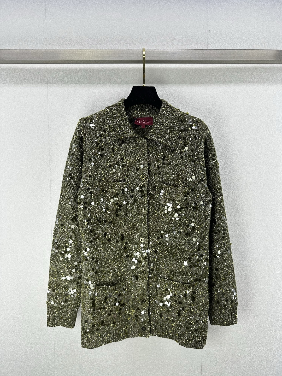 NO:311055,Gucc* new details 25 The official website of the early spring new product synchronizes the heavy retro sequin lapel cardigan. The green sequin yarn is dyed with a soft and thick feel.  Imported woven weaving method is high-end, fashionable and versatile!  White, rich and beautiful must have fashionable and high-end products 1 color 3 code SML, gucci, alexander wang19860909Gucc*上新细节 25 早春新品官网同步重磅复古亮片翻领开衫 定染绿色亮片纱线,软糯厚实的手感超赞！进口机织编织织法 高级时髦又百搭！白富美必备时髦高级单品 1色3码SML,,gucci,alexander wang,Women's clothing