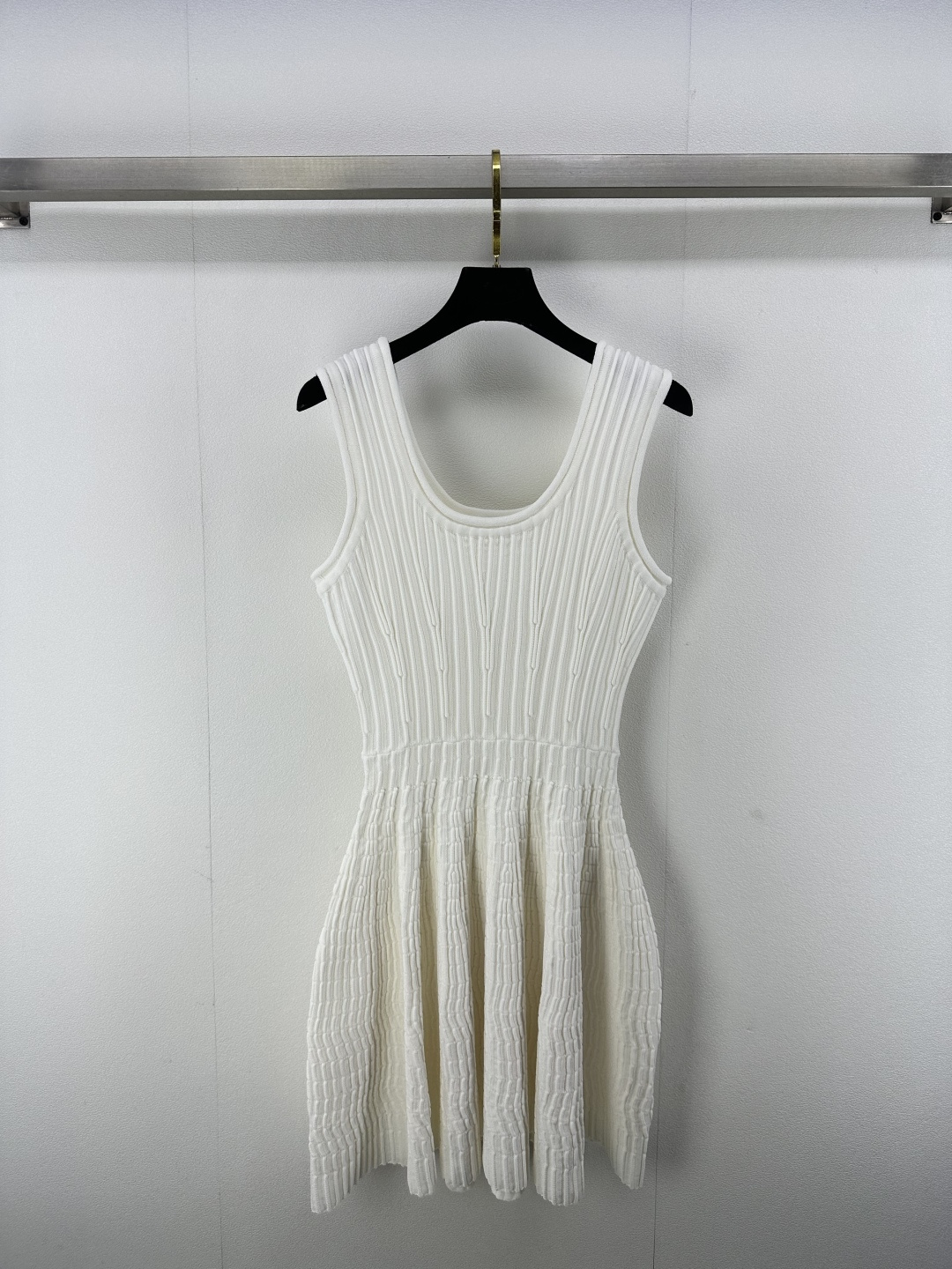 NO:311021,ALAL* new details 25 Spring and summer new vest skirt High-end custom fabric U-neck design Waist-closing large swing~modify the figure Elegant and simple design Look good both outside and inside. A very beautiful knitted skirt 2 colors 3 size SML, skirts, alexander wang19860909ALAL*上新细节 25 春夏新款背心裙 高级定制面料 U型领口设计 收腰大摆~修饰身材 设计优雅简洁 外穿还是内搭都好看 非常美的一款针织裙 2色3码SML,,skirts,alexander wang,Women's clothing