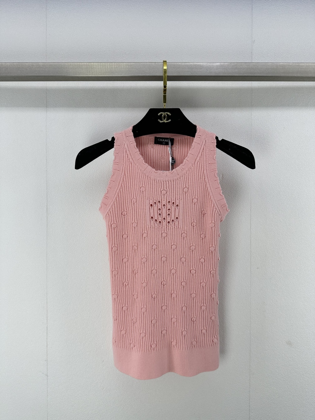 NO:311003,Chane* new details 25 Spring new style hollow knitted vest lightweight and breathable, fashionable design shows elegance, simple without losing style, summer essential items 3 colors 3 codes SML, chanel, alexander wang19860909Chane*上新细节 25 春季新款挑孔镂空针织背心 轻盈透气 时尚设计尽显优雅 简约而不失格调 夏日必备单品 3色3码SML,,chanel,alexander wang,Women's clothing