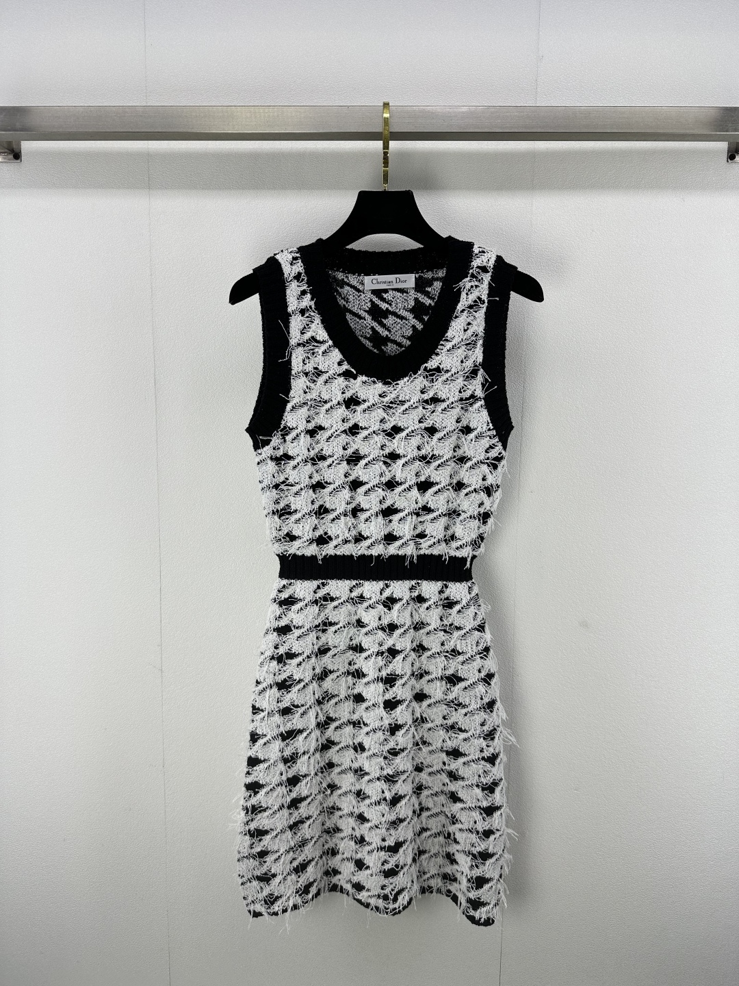 NO:311514,Dio* new details 25 Spring and summer new houndstooth vest skirt Houndstooth splicing tassels add three-dimensional layering, waist-hugging design makes it slim and covers flesh, contrasting colors are fashionable and fashionable, full of temperament on the upper body, 1 color 3 size SML, dior, skirts, alexander wang19860909Dio*上新细节 25 春夏新款千鸟格背心裙 千鸟格拼接流苏增加立体层次感 收腰设计显瘦遮肉 撞色时髦洋气 上身气质满满 1色3码SML,,dior,skirts,alexander wang,Women's clothing