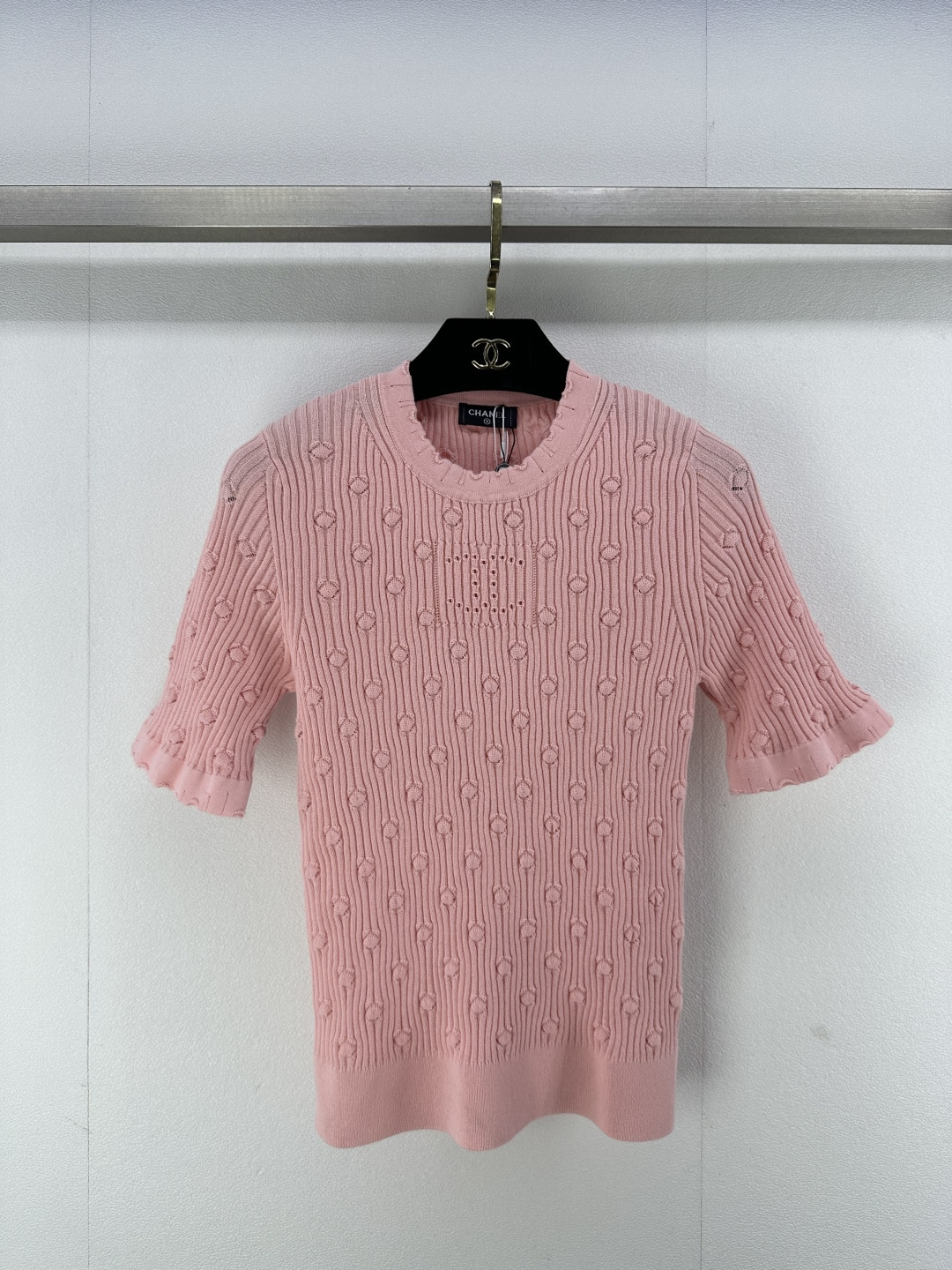 NO:312483,Chane* new details 25 Spring new style hollow knitted short sleeves light and breathable, fashionable design shows elegance, simple without losing style, summer essential items 3 colors 3 codes SML, chanel, T-shirt, alexander wang19860909Chane*上新细节 25 春季新款挑孔镂空针织短袖 轻盈透气 时尚设计尽显优雅 简约而不失格调 夏日必备单品 3色3码SML,,chanel,T-shirt,alexander wang,Women's clothing