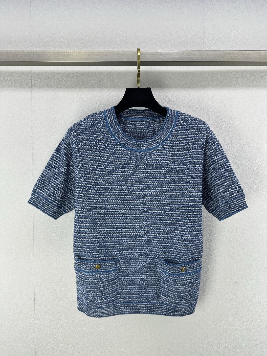 NO:313096,New details on Gucc* 25 Spring and summer new round neck short sleeves Contrast color blue and purple color design classic and fashionable exquisite logo buttons versatile and not picky. 1 color 3 size SML, gucci, T-shirt, alexander wang19860909Gucc*上新细节 25 春夏新款圆领短袖 撞色蓝紫配色设计经典时髦 精致logo纽扣 百搭不挑人. 1色3码SML,,gucci,T-shirt,alexander wang,Women's clothing