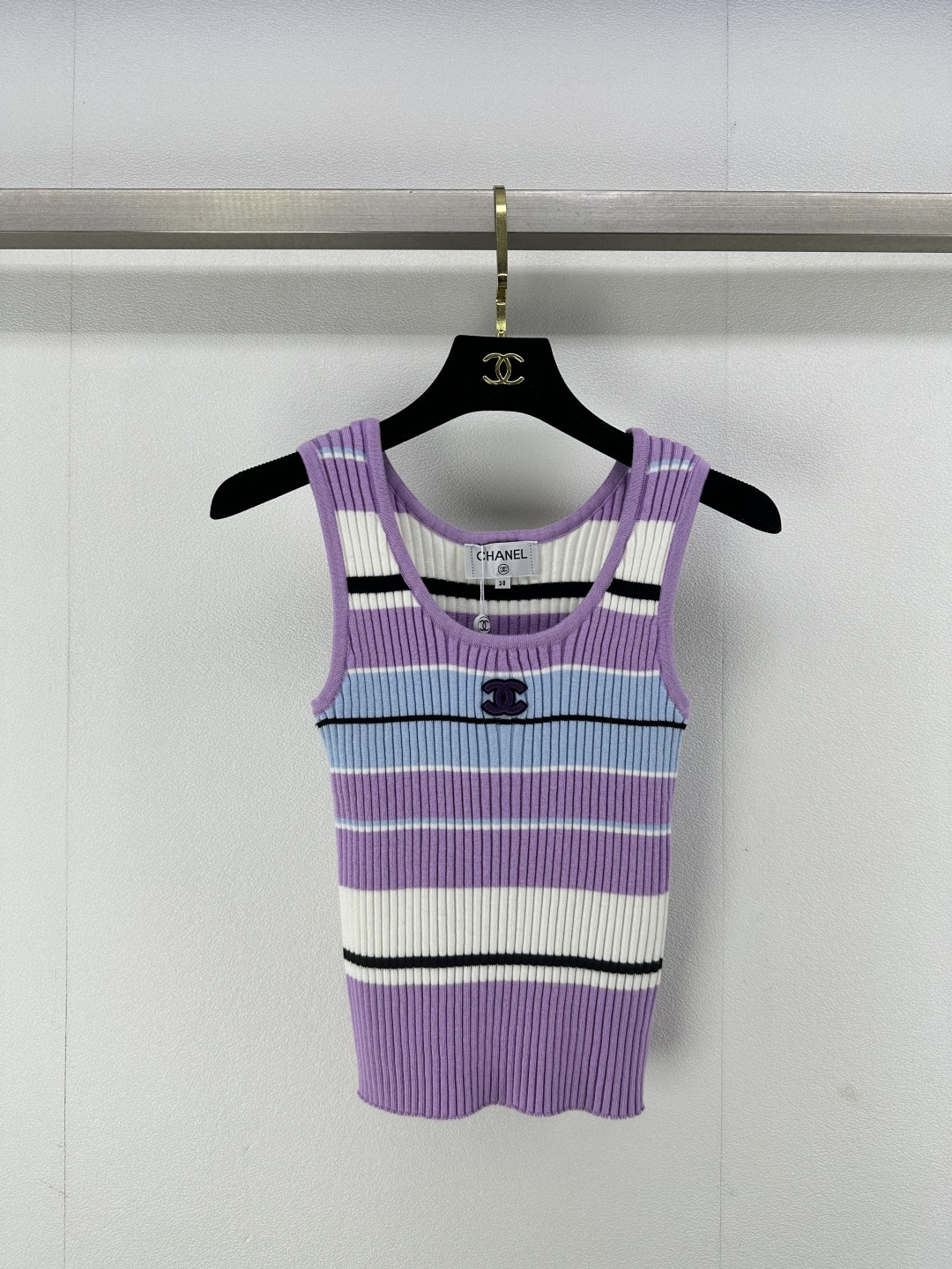 NO:312038,Chane* New details 25 Spring and summer new striped vest Fresh color matching striped contrast Super white tone Big temperament on the upper body!  A rich and beautiful woman must come in!  2 colors 3 codes SML, chanel, alexander wang19860909Chane* 上新细节 25 春夏新款条纹背心 清新配色条纹撞色 超级显白的色调 上身巨气质！白富美必入！ 2色3码SML,,chanel,alexander wang,Women's clothing