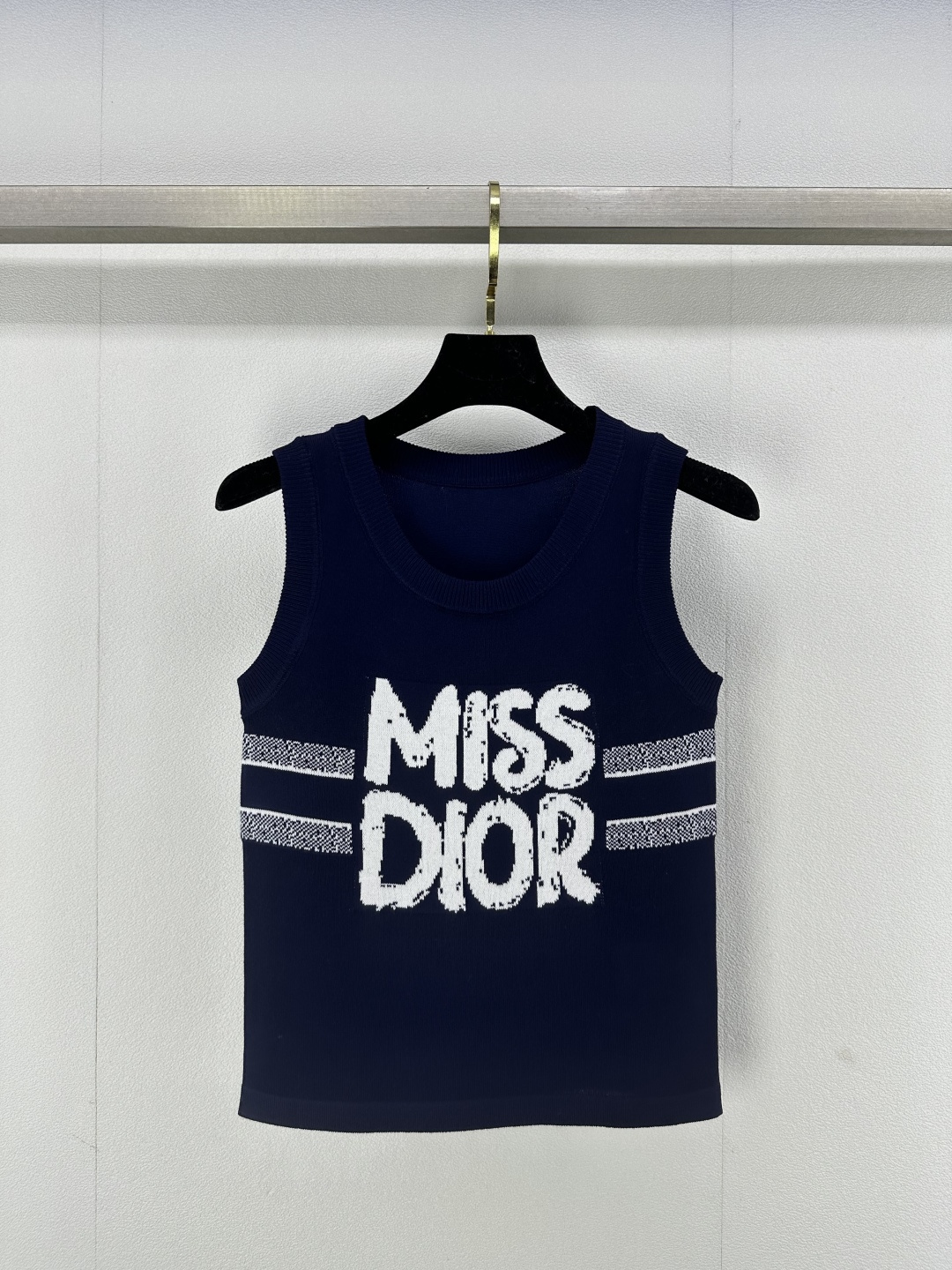 NO:312459,New details on Dio* 25 spring and summer new knitted U-neck vest classic letter logo contrast jacquard decoration leader edging design classic fashionable exquisite versatile 4 colors 3 code SML, dior, alexander wang19860909Dio*上新细节 25 春夏新款针织U领背心 经典字母logo撞色提花装饰 领袖口包边设计 经典时髦精致百搭 4色3码SML,,dior,alexander wang,Women's clothing