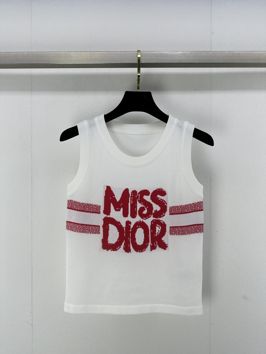 NO:312049,New details on Dio* 25 spring and summer new knitted U-neck vest classic letter logo contrast jacquard decoration leader edging design classic fashionable exquisite versatile 4 colors 3 code SML, dior, alexander wang19860909Dio*上新细节 25 春夏新款针织U领背心 经典字母logo撞色提花装饰 领袖口包边设计 经典时髦精致百搭 4色3码SML,,dior,alexander wang,Women's clothing