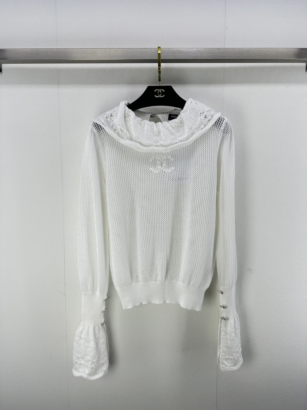 NO:312466,Chane* new details 25 Spring and summer new lace collar long sleeves, original custom yarn color makes it look white, hitting the girl's heart!  The lace doll collar design has a temperament that reduces age!  Simple and fashionable white and rich beauty must-have items 1 color 3 code SML, chanel, alexander wang19860909Chane*上新细节 25 春夏新品花边领长袖,原版定制纱线颜色超显白,直击少女心！花边娃娃领版型设计气质减龄！简约又时髦白富美必备单品 1色3码SML,,chanel,alexander wang,Women's clothing