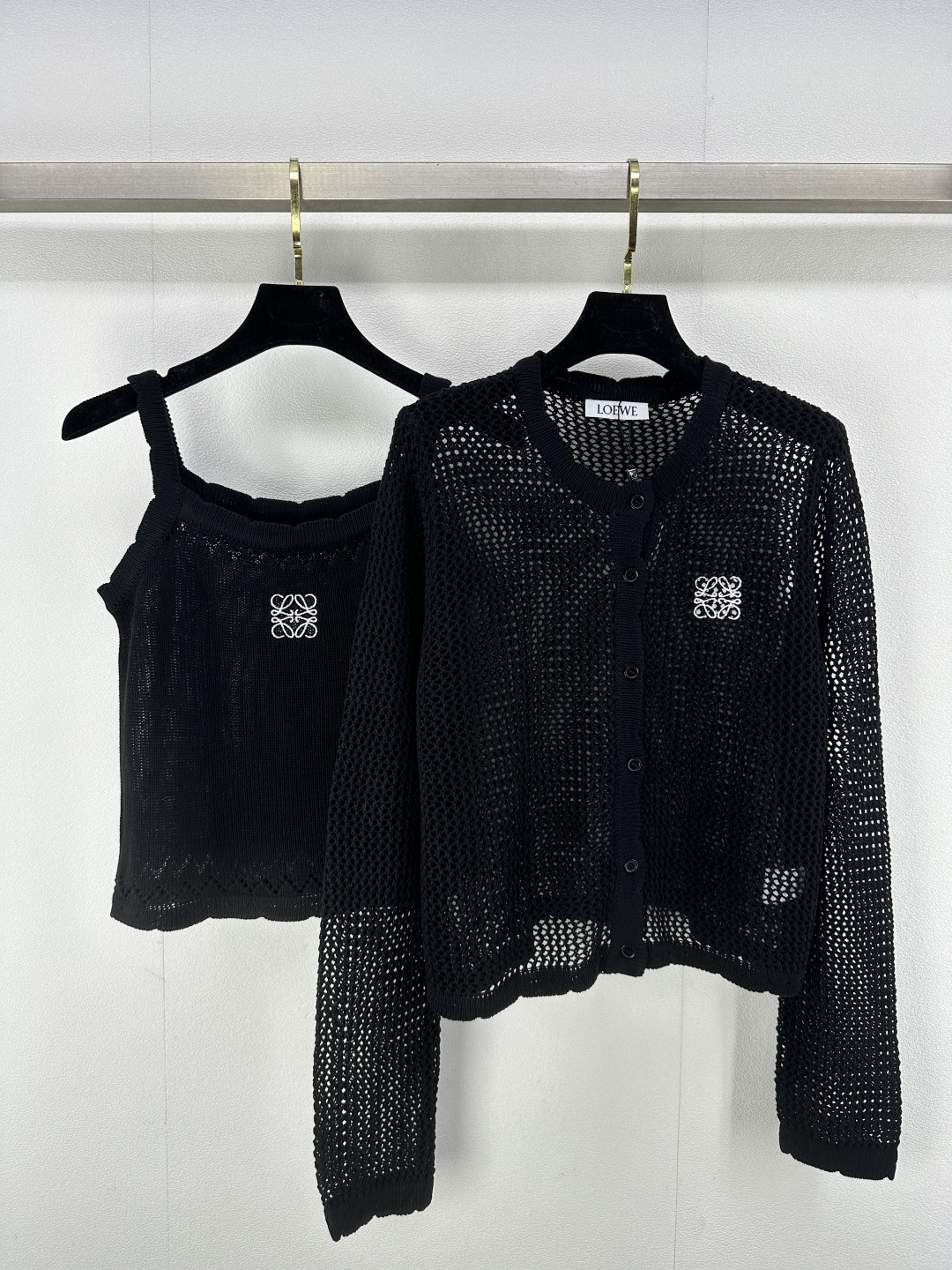 NO:312491,Loew* new details 25 Spring and summer new product hollow sunscreen long sleeve two-piece set, fashionable concave shape kills two birds with one stone, delivered on the back, can also be worn as a sunscreen shirt alone, full of beauty, very heavy fabric, 3 colors, 3 sizes, SML, loewe,shirts,alexander wang19860909Loew*上新细节 25 春夏新品镂空防晒长袖两件套 时髦凹造型一举两得 配送了背面 也可以单独穿当防晒衬衫 美感十足 面料非常重 3色3码SML,,loewe,shirts,alexander wang,Women's clothing