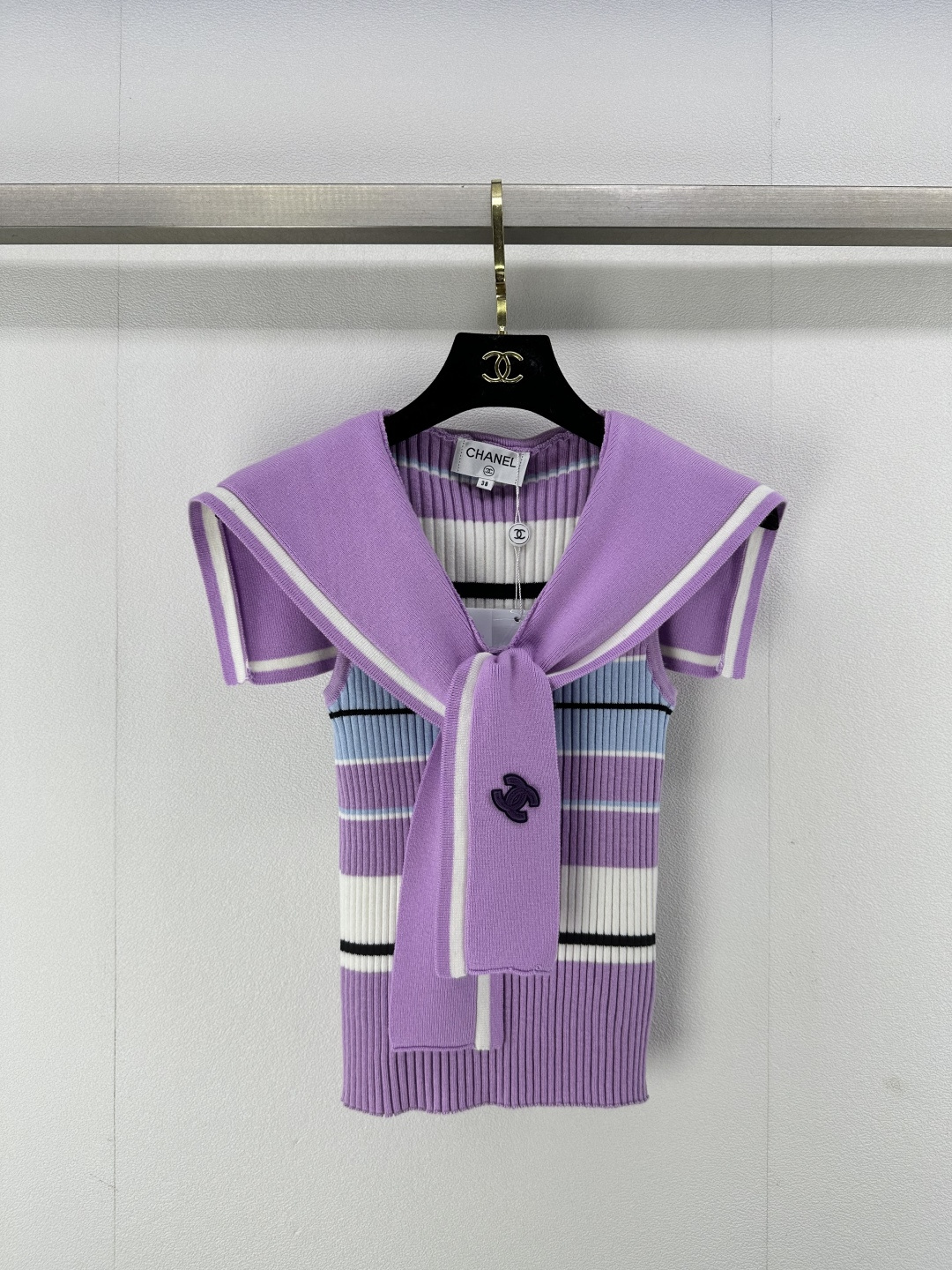 NO:313065,Chane* New details 25 Spring and summer new striped lace-up vest fresh color matching striped contrast Super white tone Big temperament on the upper body!  A rich and beautiful woman must come in!  2 colors 3 codes SML, chanel, alexander wang19860909Chane* 上新细节 25 春夏新款条纹系带背心 清新配色条纹撞色 超级显白的色调 上身巨气质！白富美必入！ 2色3码SML,,chanel,alexander wang,Women's clothing