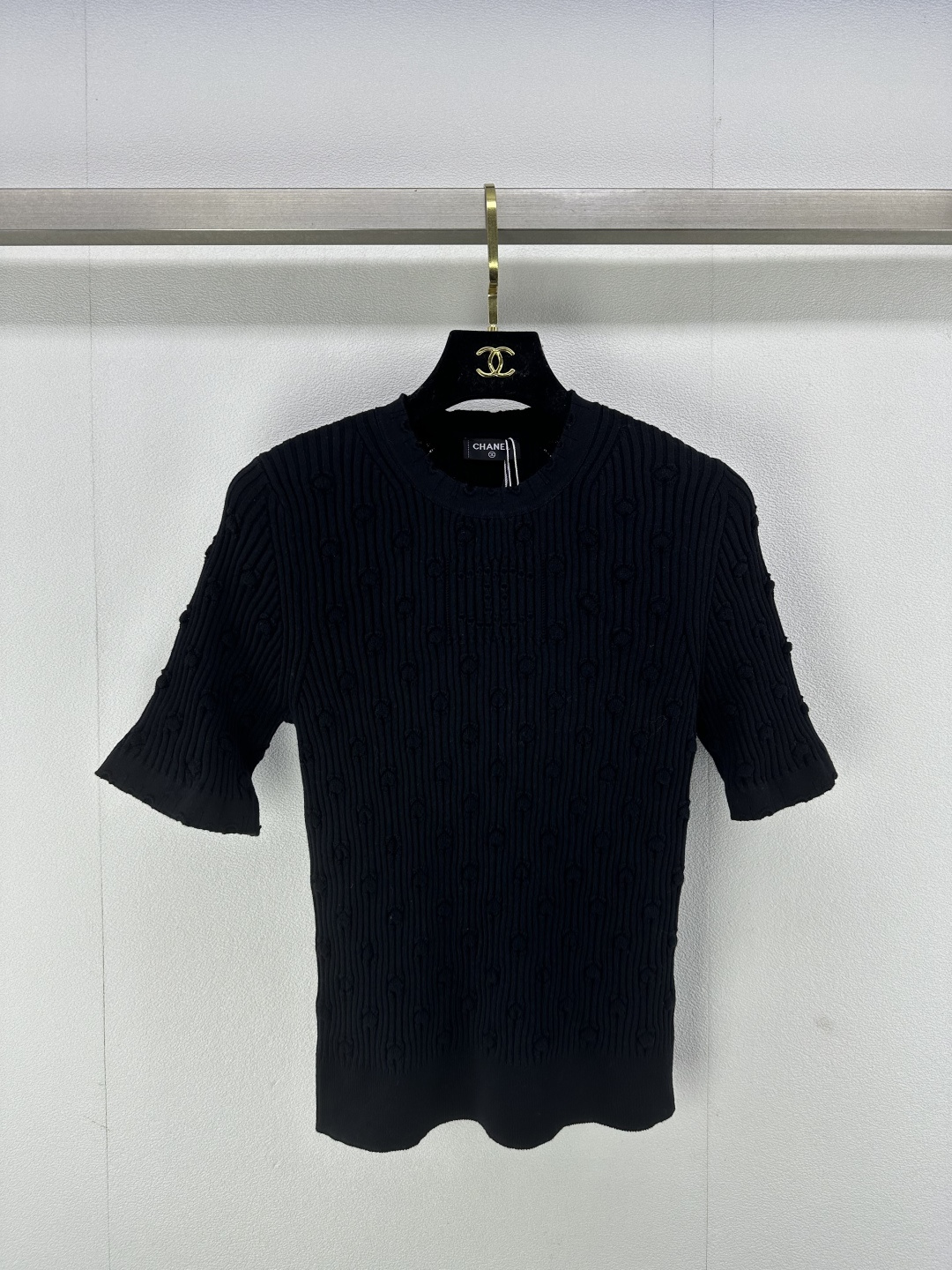 NO:313052,Chane* new details 25 Spring new style hollow knitted short sleeves light and breathable, fashionable design shows elegance, simple without losing style, summer essential items 3 colors 3 codes SML, chanel, T-shirt, alexander wang19860909Chane*上新细节 25 春季新款挑孔镂空针织短袖 轻盈透气 时尚设计尽显优雅 简约而不失格调 夏日必备单品 3色3码SML,,chanel,T-shirt,alexander wang,Women's clothing