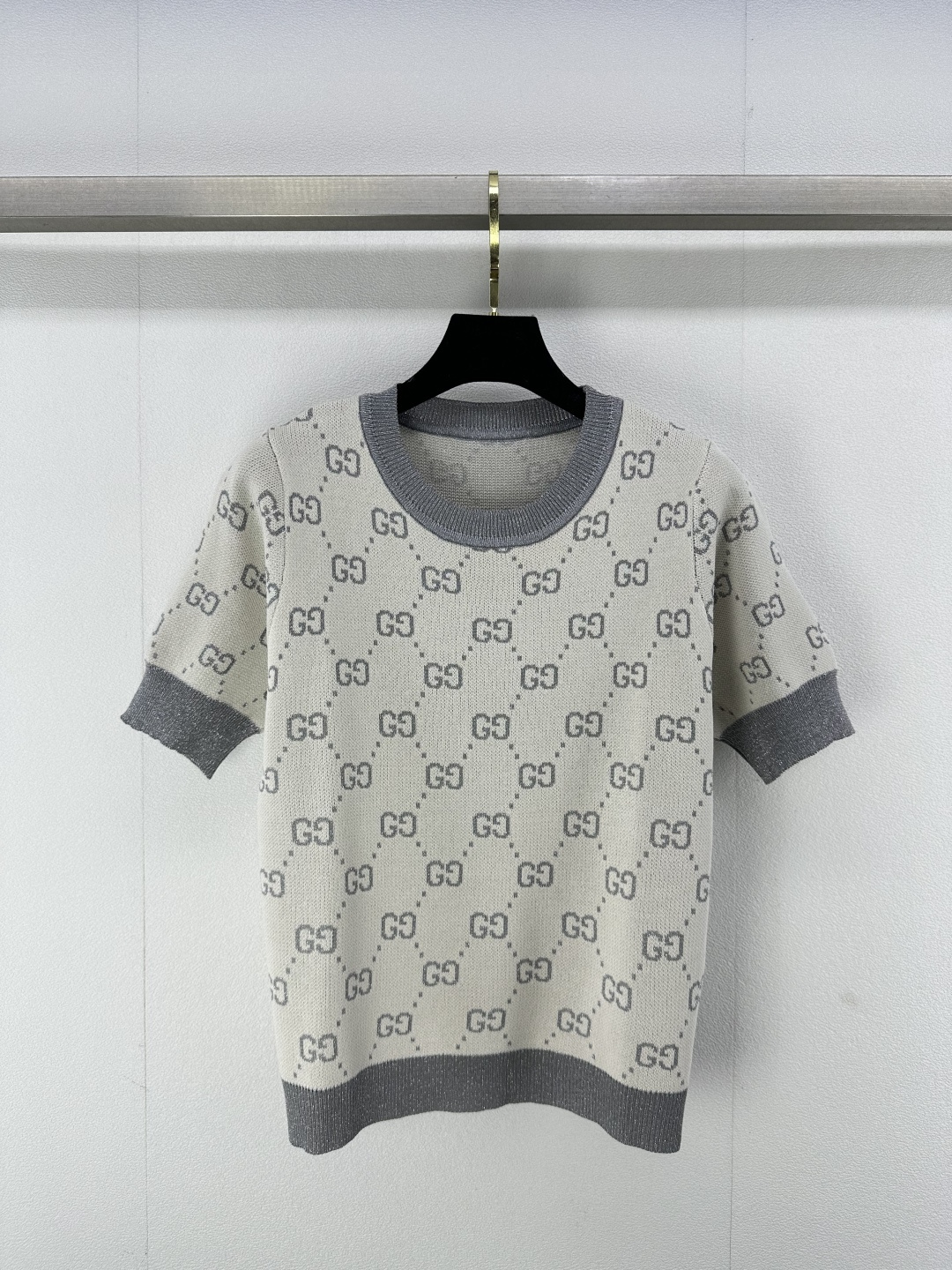 NO:320633,New details on Gucc* 25 Spring and summer new knitted round neck gold wire short sleeves Classic double G letter logo diamond jacquard decoration Regular style Classic fashionable exquisite versatile 3 colors 3 codes SML, gucci, T-shirt, alexander wang19860909Gucc*上新细节 25 春夏新款针织圆领金丝短袖 经典双G字母logo菱格提花装饰 常规版型 经典时髦精致百搭 3色3码SML,,gucci,T-shirt,alexander wang,Women's clothing