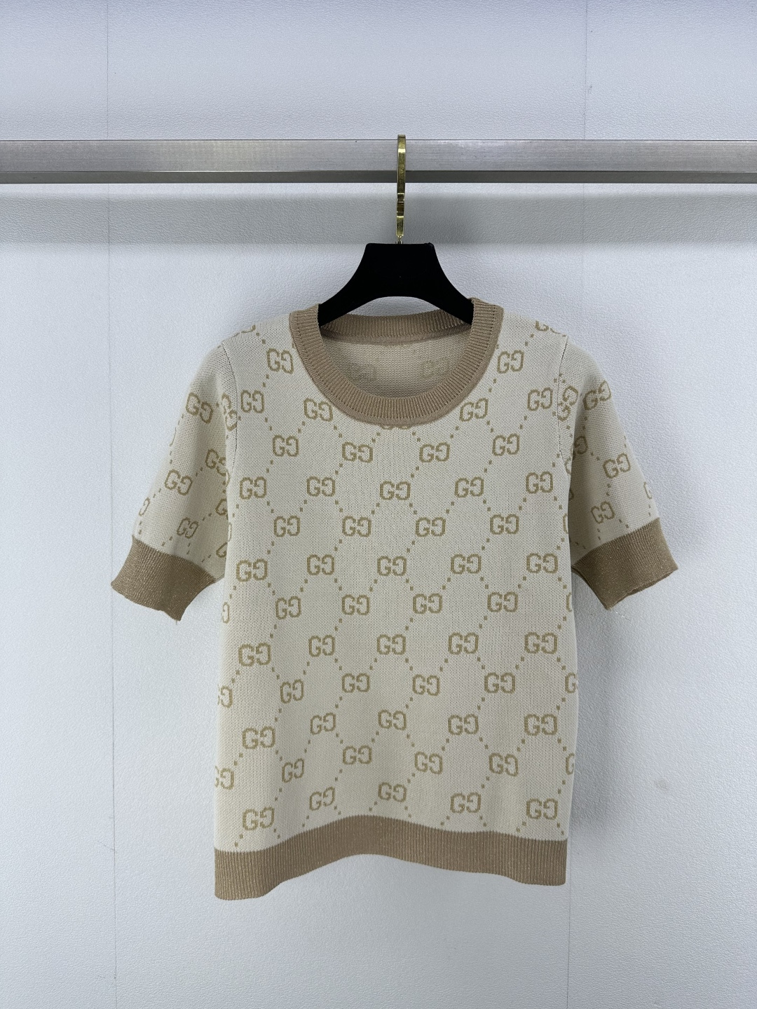 NO:320643,New details on Gucc* 25 Spring and summer new knitted round neck gold wire short sleeves Classic double G letter logo diamond jacquard decoration Regular style Classic fashionable exquisite versatile 3 colors 3 codes SML, gucci, T-shirt, alexander wang19860909Gucc*上新细节 25 春夏新款针织圆领金丝短袖 经典双G字母logo菱格提花装饰 常规版型 经典时髦精致百搭 3色3码SML,,gucci,T-shirt,alexander wang,Women's clothing