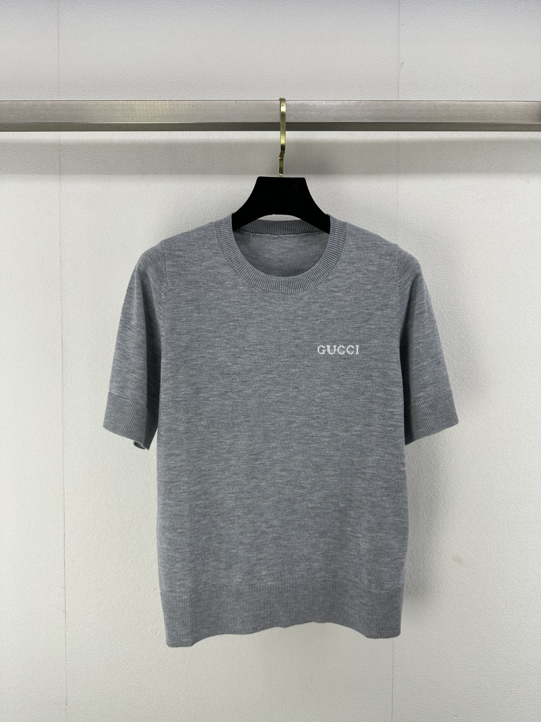 NO:322011,Gucc* new details 25 spring and summer new round neck short sleeve positioning jacquard logo soft and comfortable fabric must be worn alone inside 2 colors 3 size SML, gucci, T-shirt, alexander wang19860909Gucc*上新细节 25 春夏新款圆领短袖 定位提花logo 面料柔软舒适 必备单穿内搭都 2色3码SML,,gucci,T-shirt,alexander wang,Women's clothing