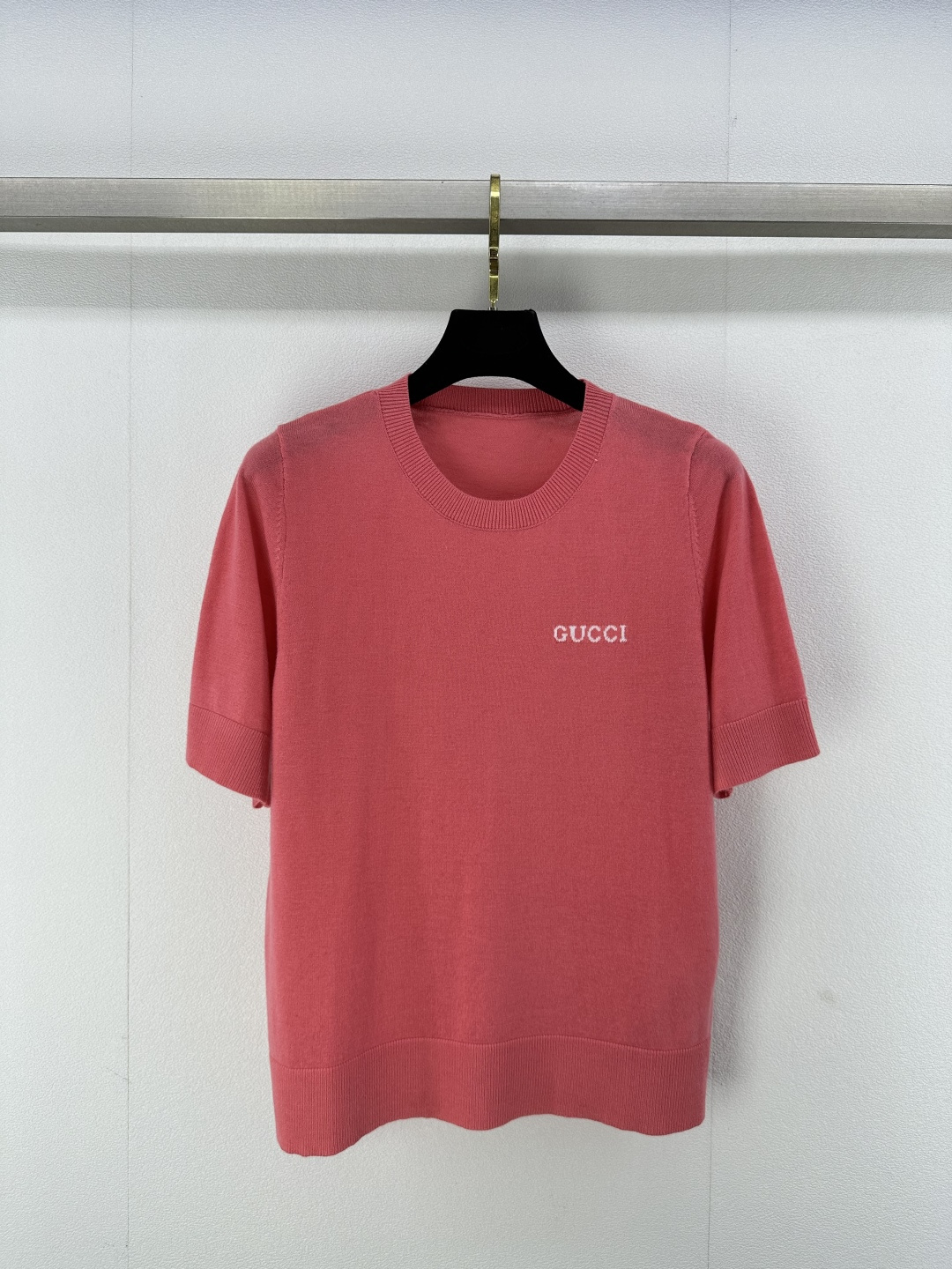 NO:322017,Gucc* new details 25 spring and summer new round neck short sleeve positioning jacquard logo soft and comfortable fabric must be worn alone inside 2 colors 3 size SML, gucci, T-shirt, alexander wang19860909Gucc*上新细节 25 春夏新款圆领短袖 定位提花logo 面料柔软舒适 必备单穿内搭都 2色3码SML,,gucci,T-shirt,alexander wang,Women's clothing