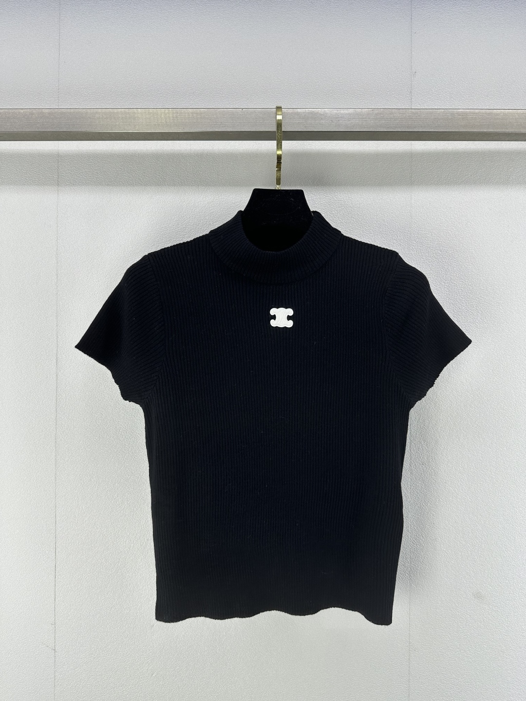 NO:321397,Celin* new details 25 Early autumn new knitted round neck short sleeve neckline edging design logo neckline pattern decoration simple fashionable casual and versatile 3 colors 3 code SML, celine, T-shirt, alexander wang19860909Celin*上新细节 25 早秋新款针织圆领短袖 领口包边设计 logo章仔图案装饰 简约时髦随性百搭不挑人 3色3码SML,,celine,T-shirt,alexander wang,Women's clothing