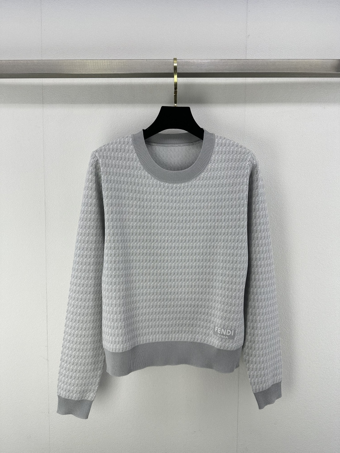 NO:320969,Fend* new details 25 Early spring new knitted round neck full print long sleeves Classic brand double Flogo old-fashioned jacquard decoration Regular style Simple and fashionable daily versatile 3 colors 3 codes SML, fendi, alexander wang19860909Fend*上新细节 25 早春新款针织圆领满印长袖 经典品牌双Flogo老花提花装饰 常规版型 简约时髦日常百搭 3色3码SML,,fendi,alexander wang,Women's clothing