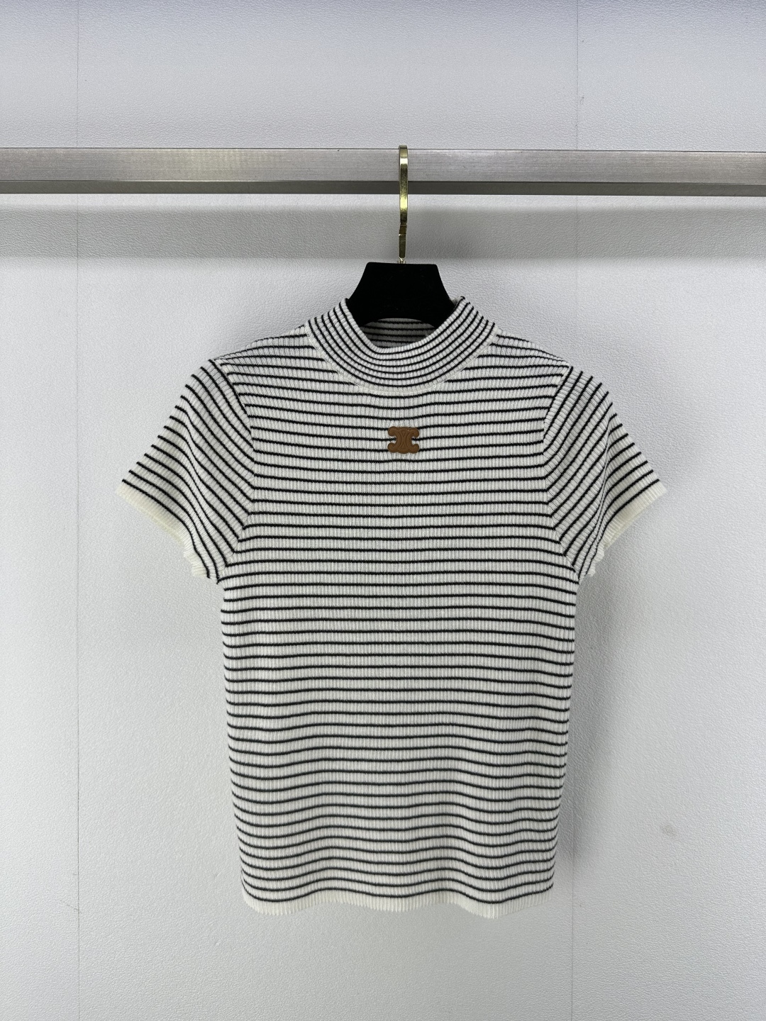 NO:321415,Celin* new details 25 Early autumn new knitted round neck striped short sleeve neckline edging design logo pattern decoration simple and fashionable casual and versatile 3 colors and 3 codes SML, celine, T-shirt, alexander wang19860909Celin*上新细节 25 早秋新款针织圆领条纹短袖 领口包边设计 logo章仔图案装饰 简约时髦随性百搭不挑人 3色3码SML,,celine,T-shirt,alexander wang,Women's clothing