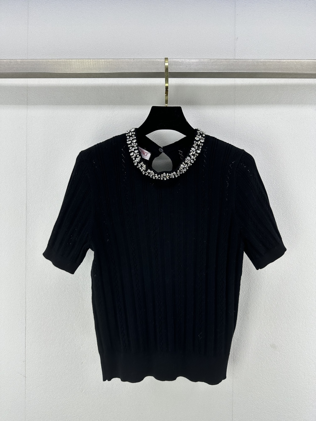 NO:320963,Valentin* new details 25 Early spring new product beaded short sleeves Hand-sewn rhinestones on the neckline, quality, age-reducing sweetness, good upper body effect 3 colors 3 codes SML, valentino, T-shirt, alexander wang19860909Valentin*上新细节 25 早春新品钉珠短袖 领口手工缝制水钻 品相 减龄甜美 上身效果很好 3色3码SML,,valentino,T-shirt,alexander wang,Women's clothing