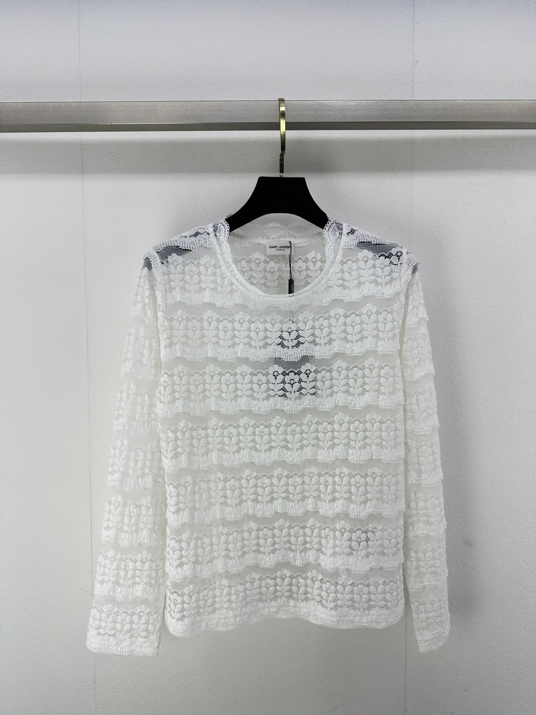 NO:323628,New details on Ysl* 25 New spring hollow pattern knitted long sleeves French palace princess style hollow design sexy and fashionable milky white elegant temperament dark black classic and elegant upper body reduces age and gentle. It is very nice to wear pants or skirts!  !  3 color 3 code SML, saint laurent, skirts, alexander wang19860909Ysl*上新细节 25 春季新款镂空花纹针织长袖 法式宫廷公主风格 镂空设计性感时髦 奶白色高雅气质 暗黑色经典大气 上身减龄又温婉 搭裤子或是裙子都很可！！ 3色3码SML,,saint laurent,skirts,alexander wang,Women's clothing