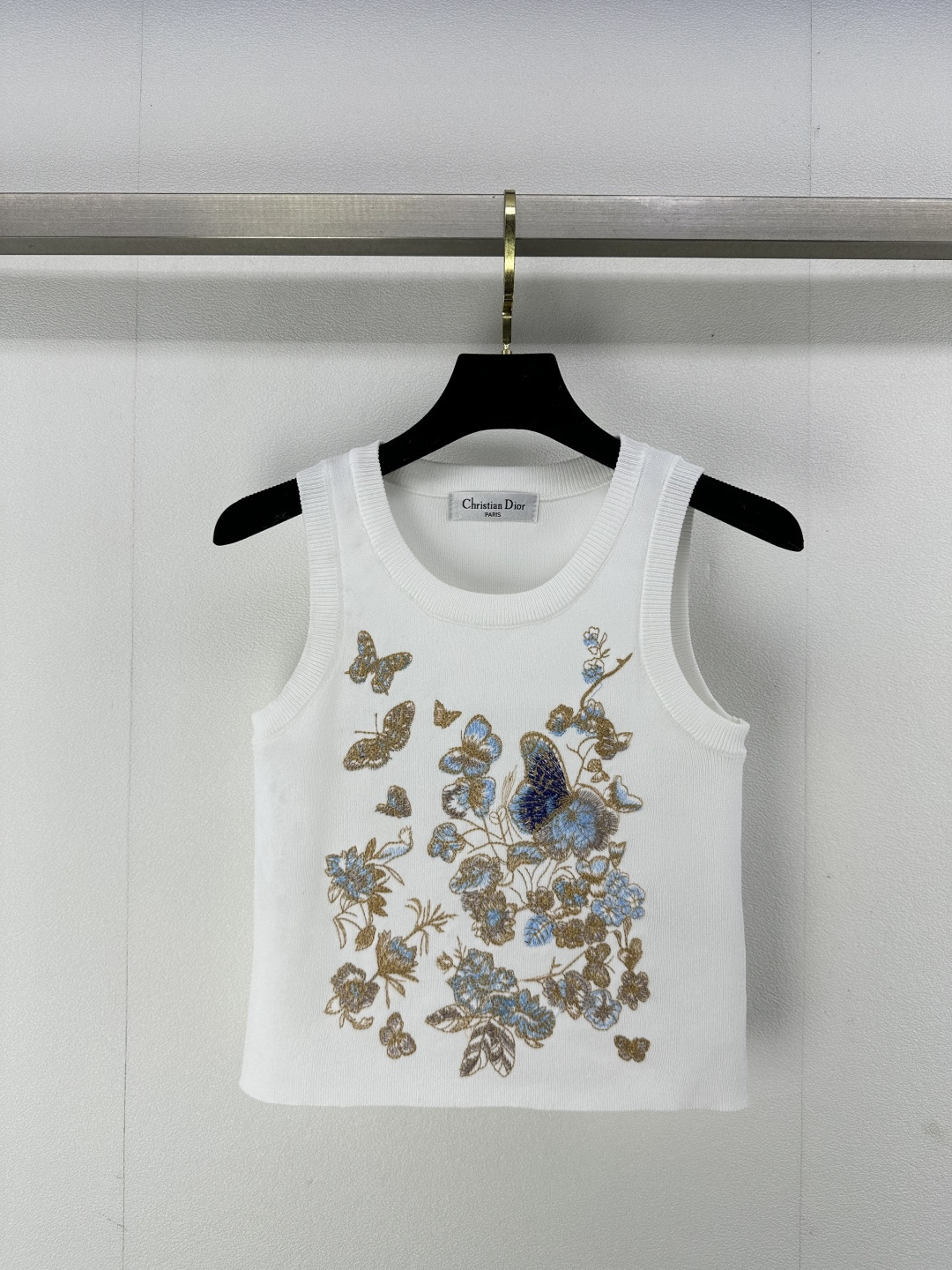 NO:322511,Dio* New details 25 Early spring new embroidered floral vest French elegance reinterprets classic items, white, rich and beautiful must be included!  Elegant temperament and age-reducing girlish style. They look good with gauze skirt and jeans. 2 colors and 3 sizes SML, dior, skirts, jeans, alexander wang19860909Dio* 上新细节 25 早春新品刺绣花卉背心 法式优雅重新演绎经典单品,白富美必入！气质优雅减龄少女风.搭配纱裙牛仔裤都好看 2色3码SML,,dior,skirts,jeans,alexander wang,Women's clothing