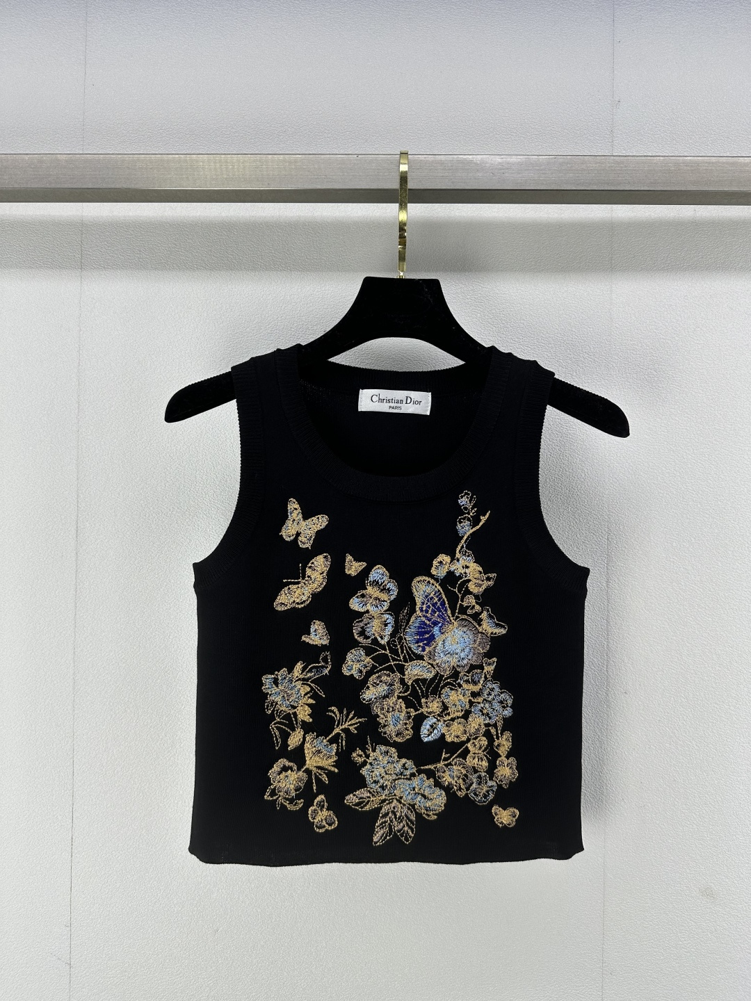 NO:322517,Dio* New details 25 Early spring new embroidered floral vest French elegance reinterprets classic items, white, rich and beautiful must be included!  Elegant temperament and age-reducing girlish style. They look good with gauze skirt and jeans. 2 colors and 3 sizes SML, dior, skirts, jeans, alexander wang19860909Dio* 上新细节 25 早春新品刺绣花卉背心 法式优雅重新演绎经典单品,白富美必入！气质优雅减龄少女风.搭配纱裙牛仔裤都好看 2色3码SML,,dior,skirts,jeans,alexander wang,Women's clothing