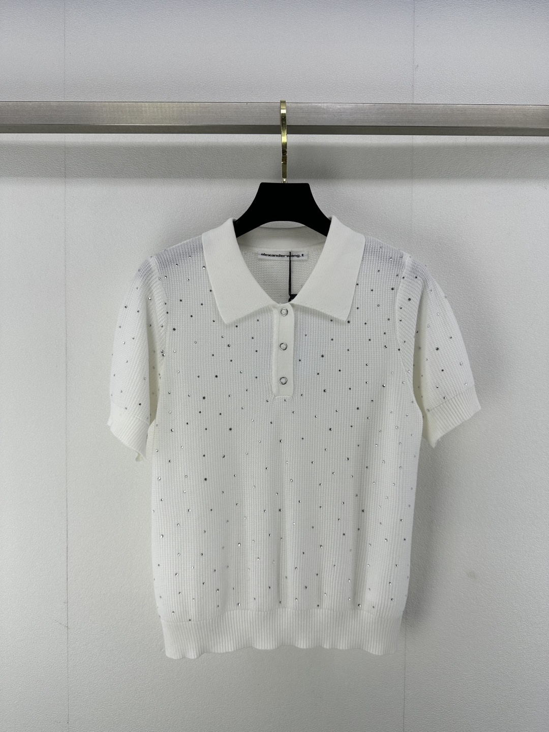 NO:323632,Alexanderwan* new details 25 Spring and summer hot diamond series knitted lapel short sleeves Fabric comfortable and skin-friendly The hot diamond design is energetic and fashionable, it is not picky for people 2 colors and 3 sizes SML, T-shirt, alexander wang19860909Alexanderwan*上新细节 25 春夏烫钻系列针织翻领短袖 面料舒适亲肤 烫钻设计活力又时髦 白搭不挑人 2色3码SML,,T-shirt,alexander wang,Women's clothing