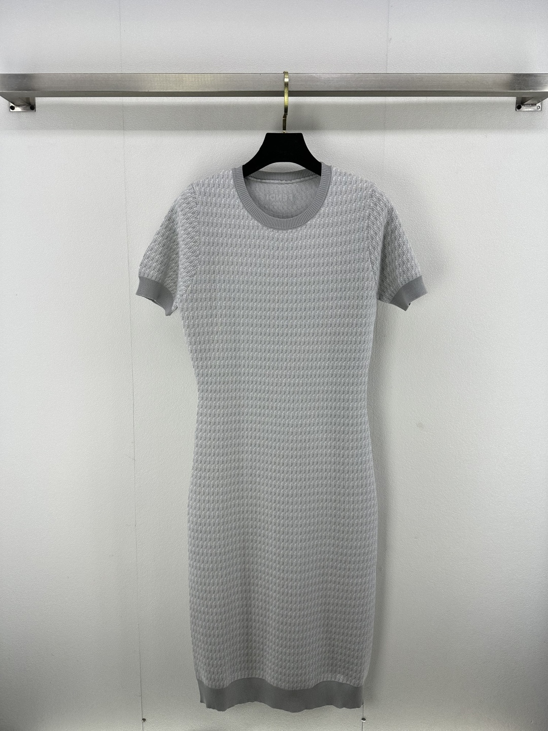 NO:322585,Fend* new details 25 Early spring new knitted round neck full print short-sleeved skirt classic brand double Flogo old-fashioned jacquard decoration regular style simple and fashionable daily versatile 3 colors 3 code SML, fendi, skirts, T-shirt, alexander wang19860909Fend*上新细节 25 早春新款针织圆领满印短袖裙 经典品牌双Flogo老花提花装饰 常规版型 简约时髦日常百搭 3色3码SML,,fendi,skirts,T-shirt,alexander wang,Women's clothing