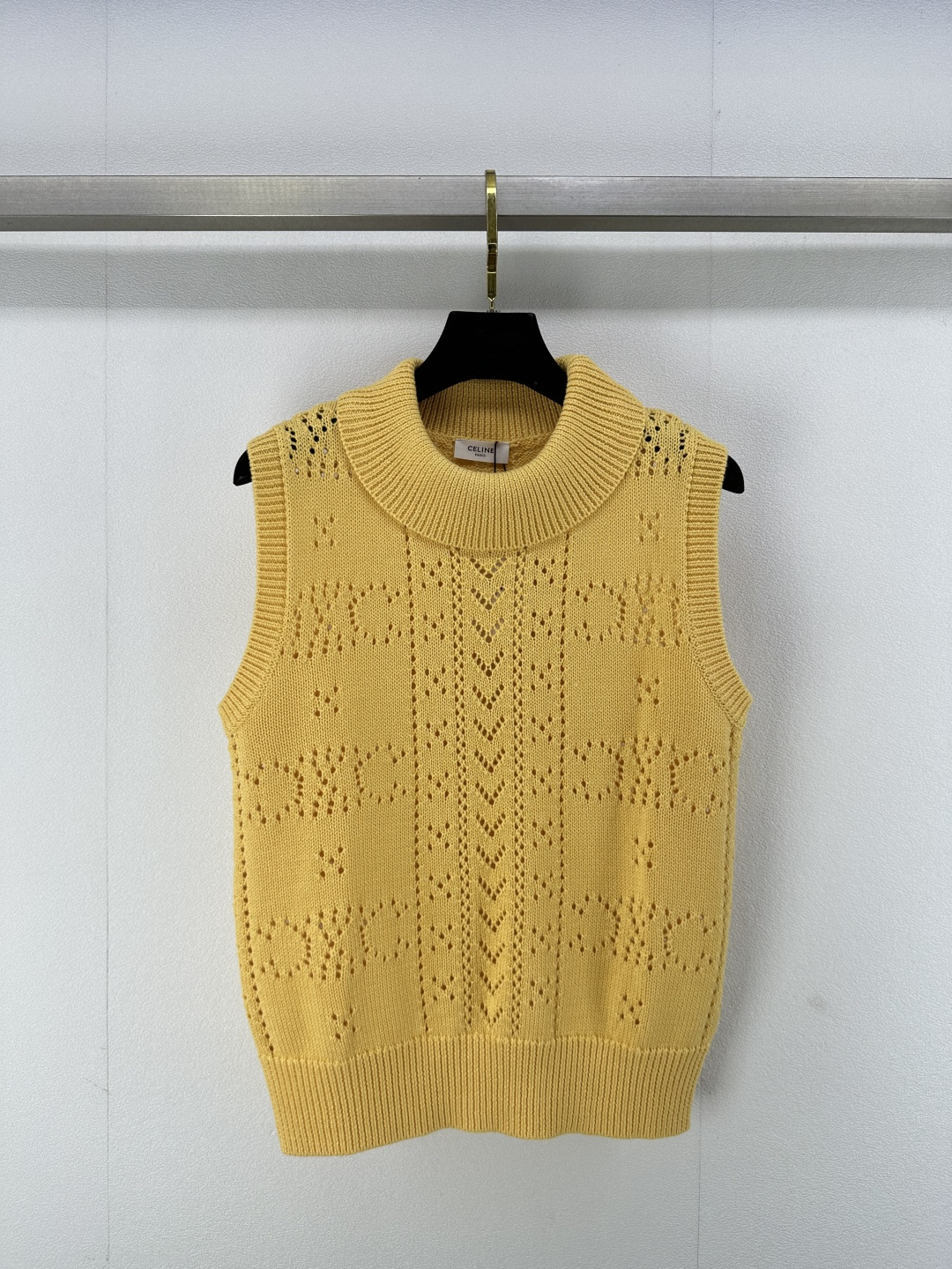 NO:322512,Celin* new details 25 spring and summer new knitted round neck vest classic brand logo pattern hollow jacquard decoration hollow breathable and comfortable fashionable sweet and exquisite versatile 3 colors 3 codes SML, celine, alexander wang19860909Celin*上新细节 25 春夏新款针织圆领背心 经典品牌logo图案镂空提花装饰 镂空透气舒服 时髦甜美精致百搭 3色3码SML,,celine,alexander wang,Women's clothing